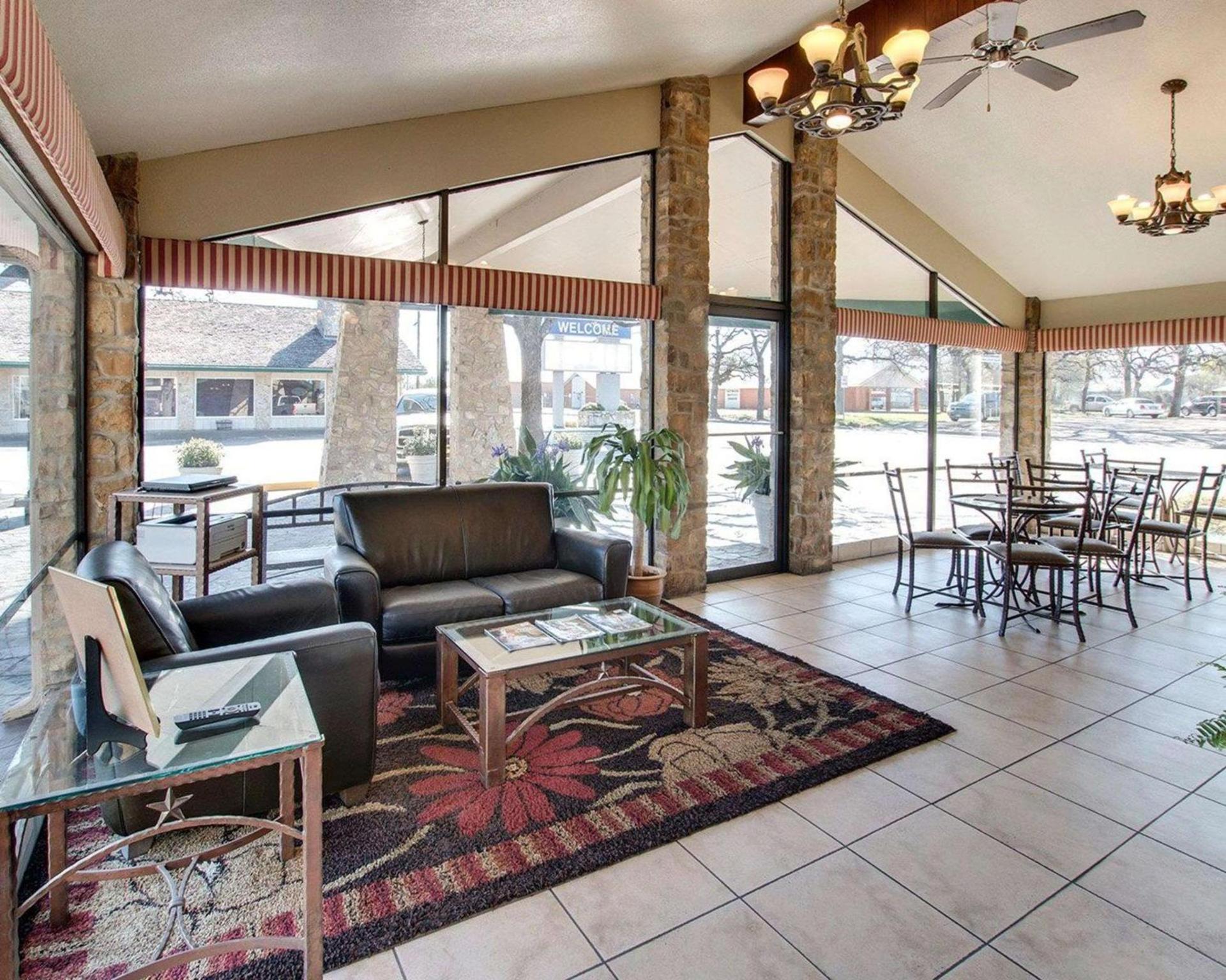 Days Inn by Wyndham Gatesville photo 3