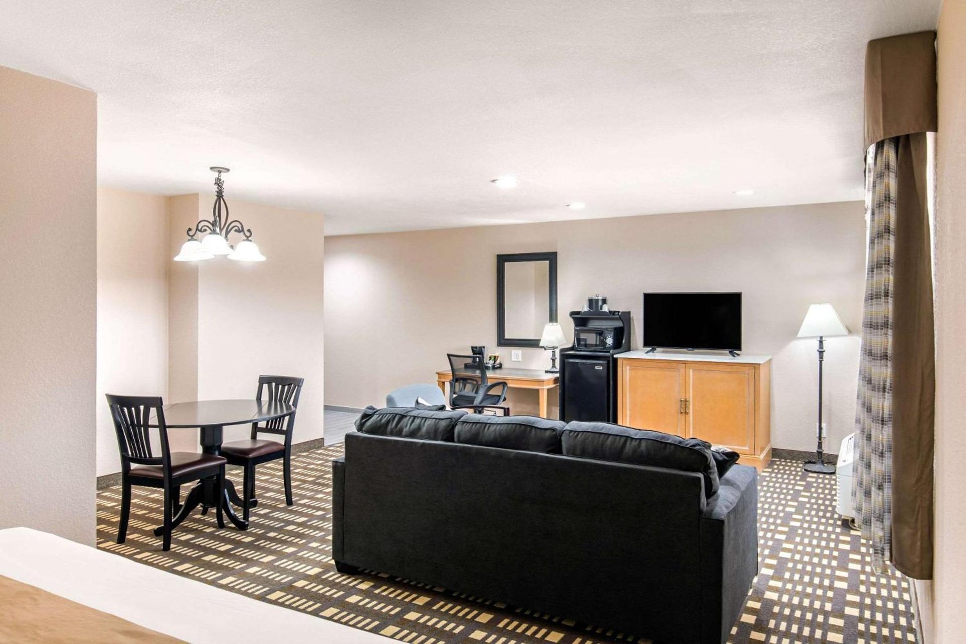 Quality Inn & Suites Plano East - Richardson photo 36