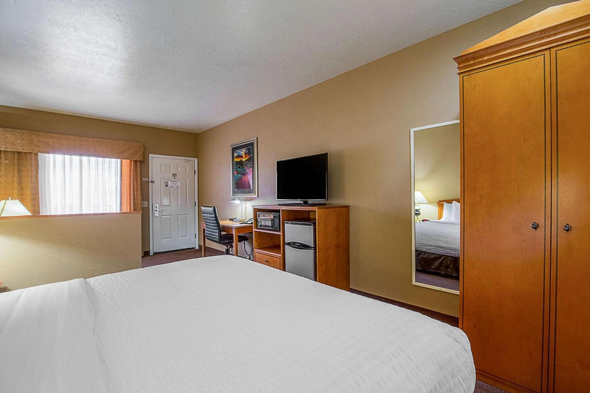 Clarion Suites St George - Convention Center Area photo 16