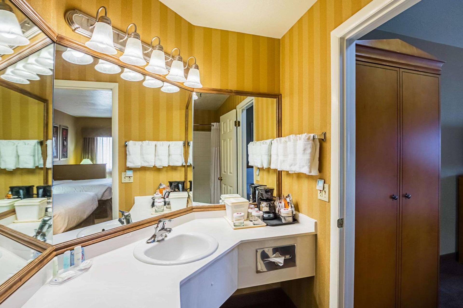 Clarion Suites St George - Convention Center Area photo 19