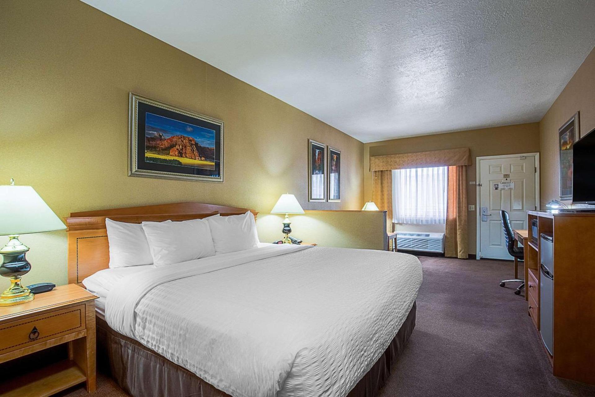 Clarion Suites St George - Convention Center Area photo 8