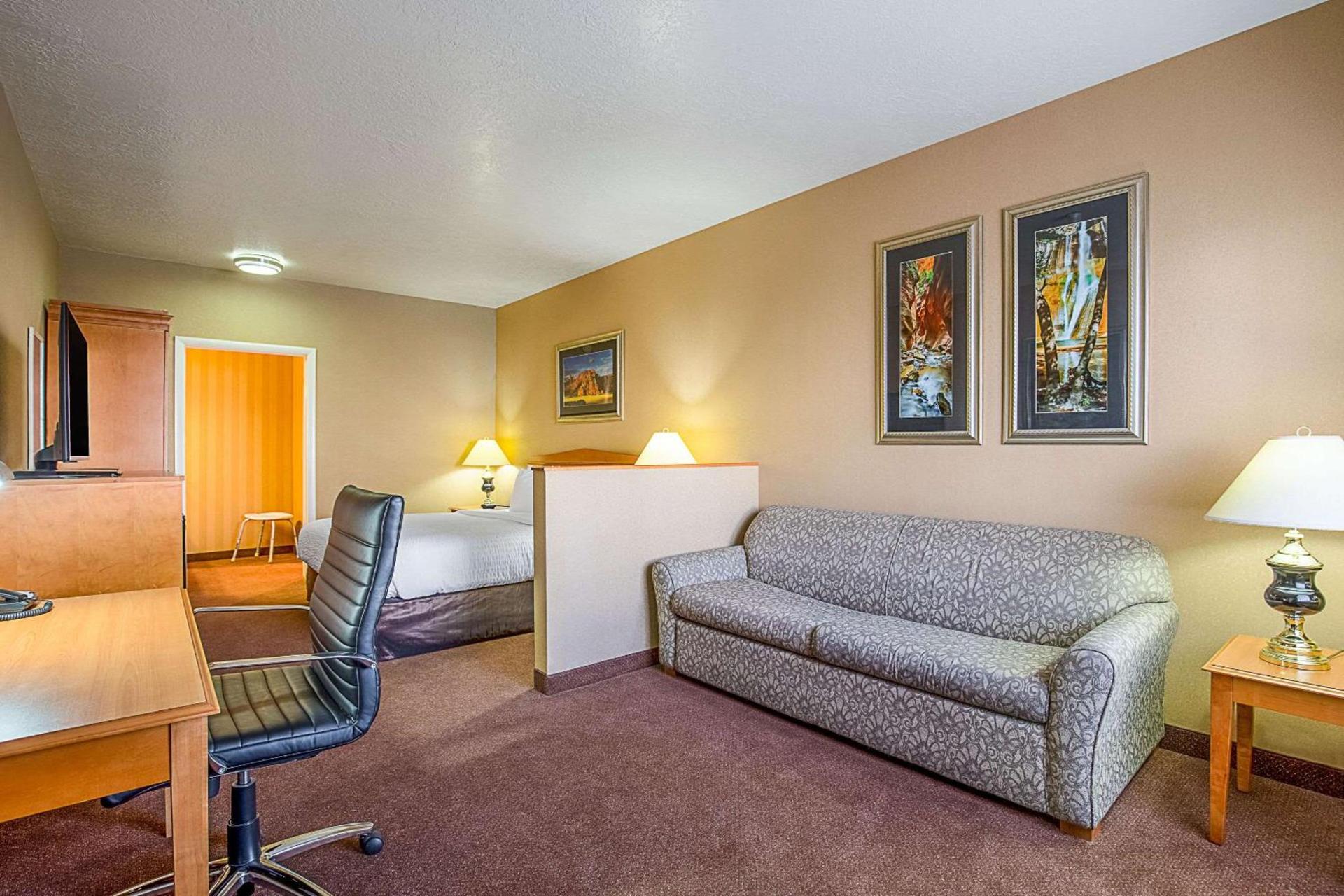 Clarion Suites St George - Convention Center Area photo 10