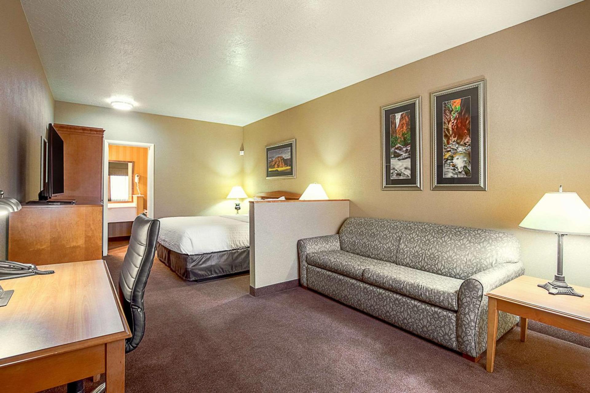 Clarion Suites St George - Convention Center Area photo 14