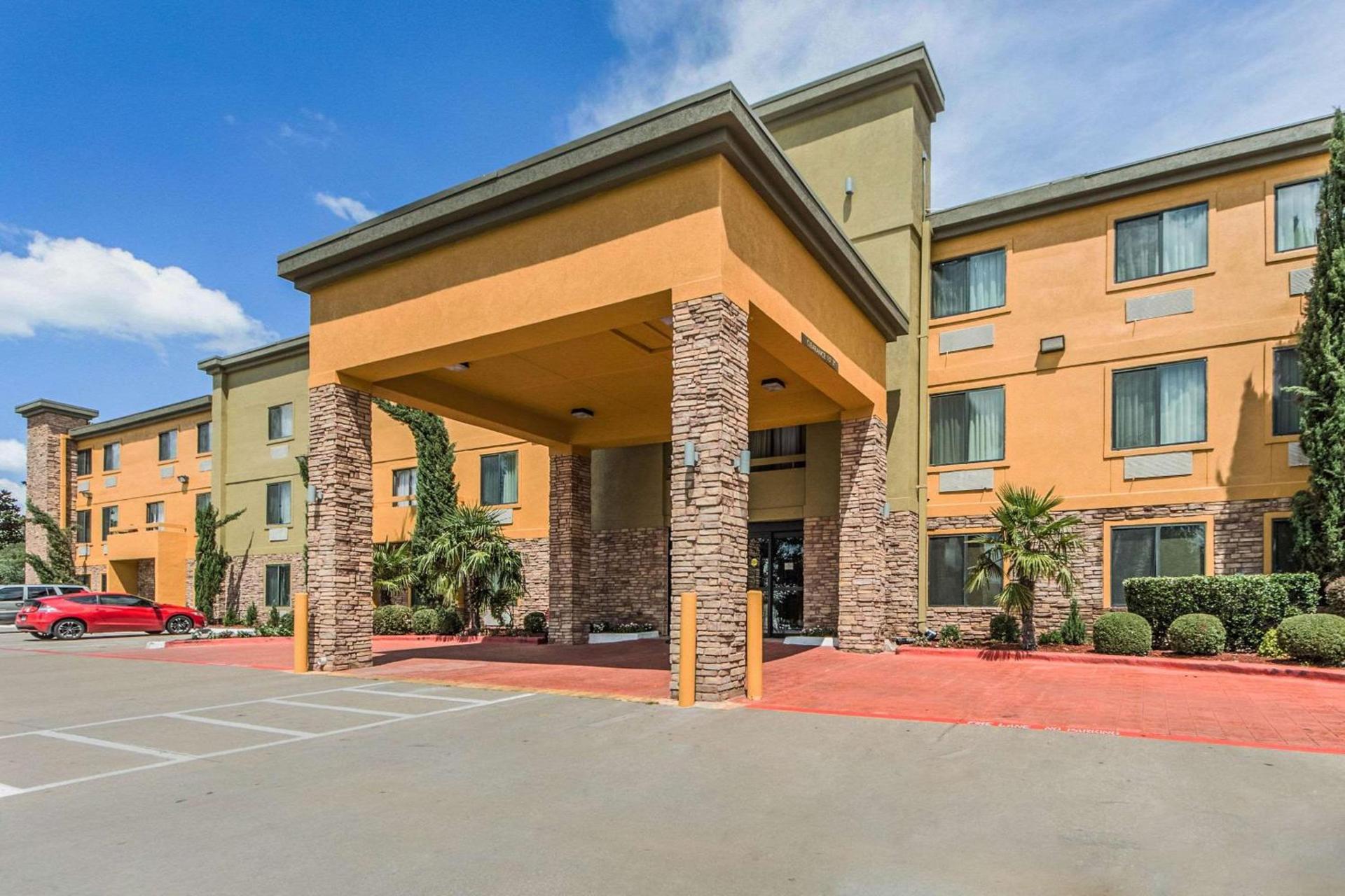 Comfort Inn Dallas Park Central photo 3