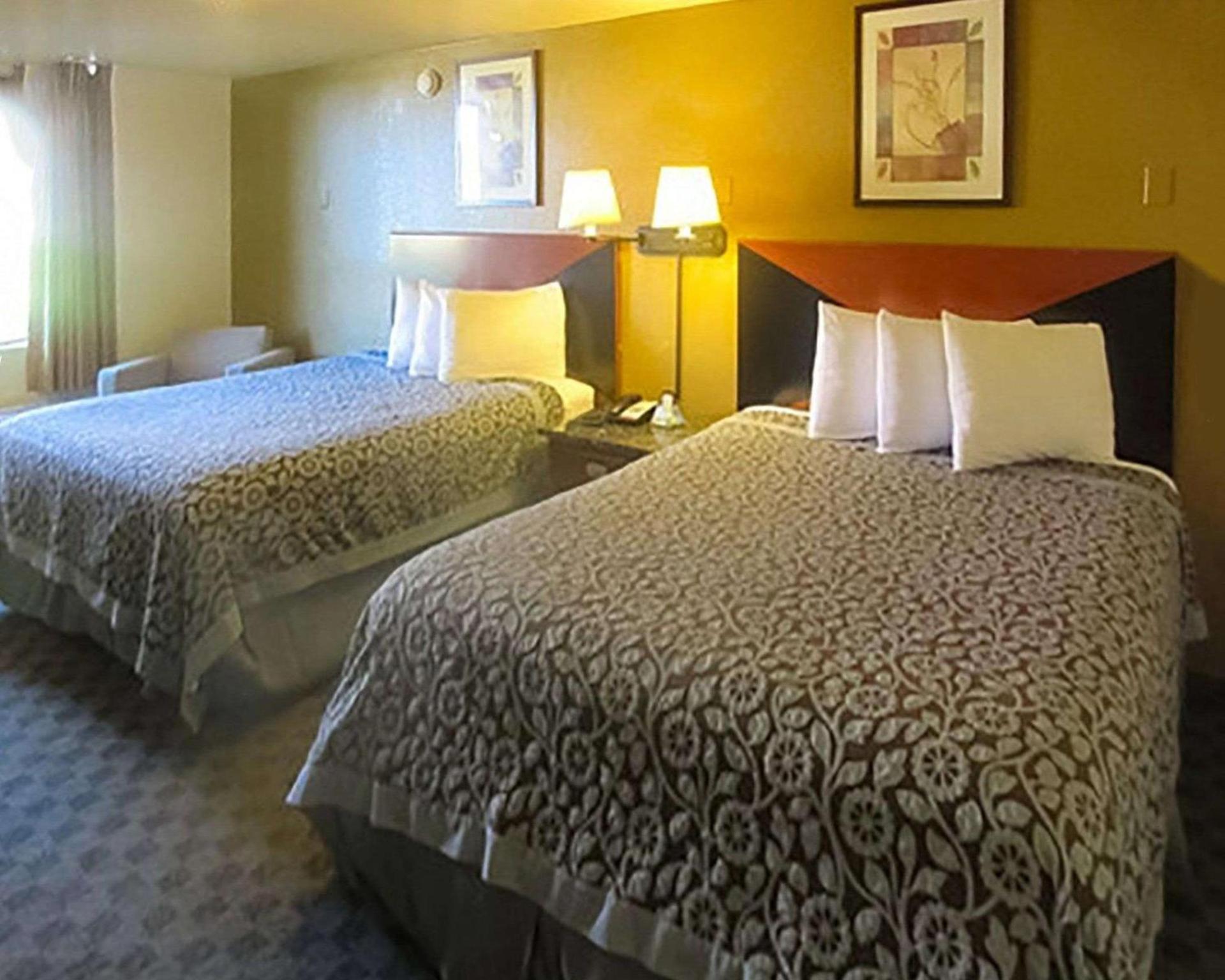 Rose City Inn & Suites photo 24