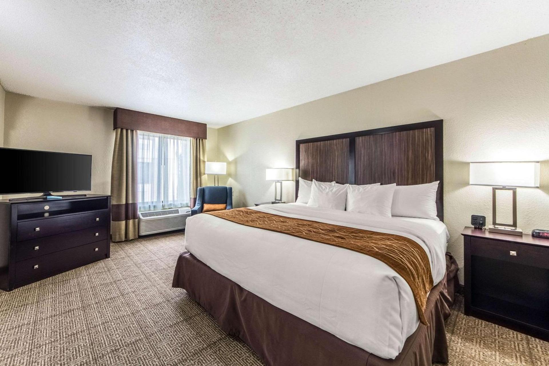 Comfort Inn Dallas Park Central photo 18