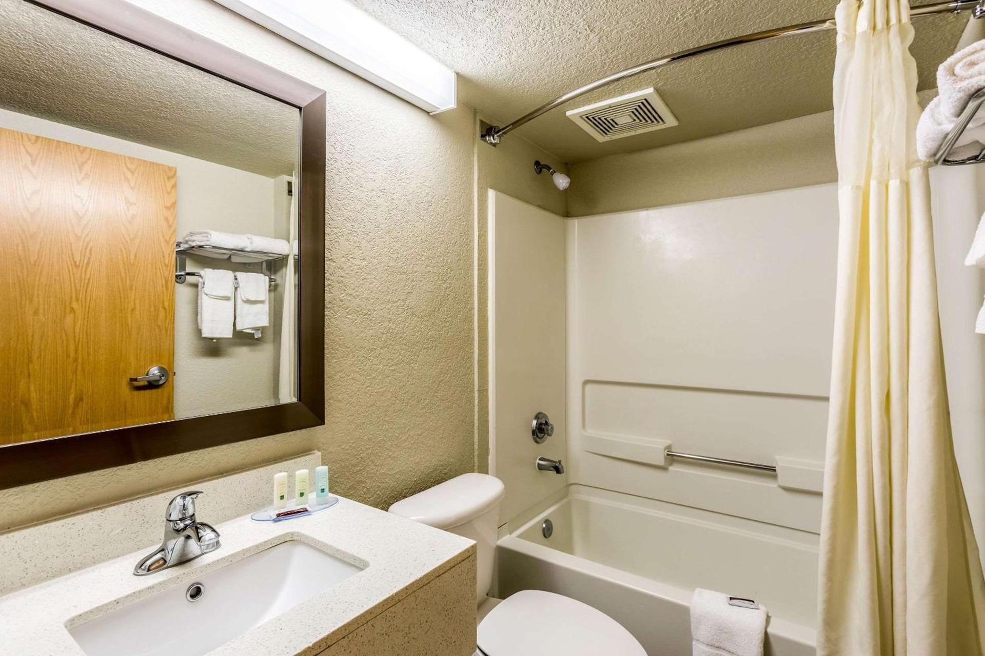 Quality Inn & Suites West El Paso I-10 photo 23