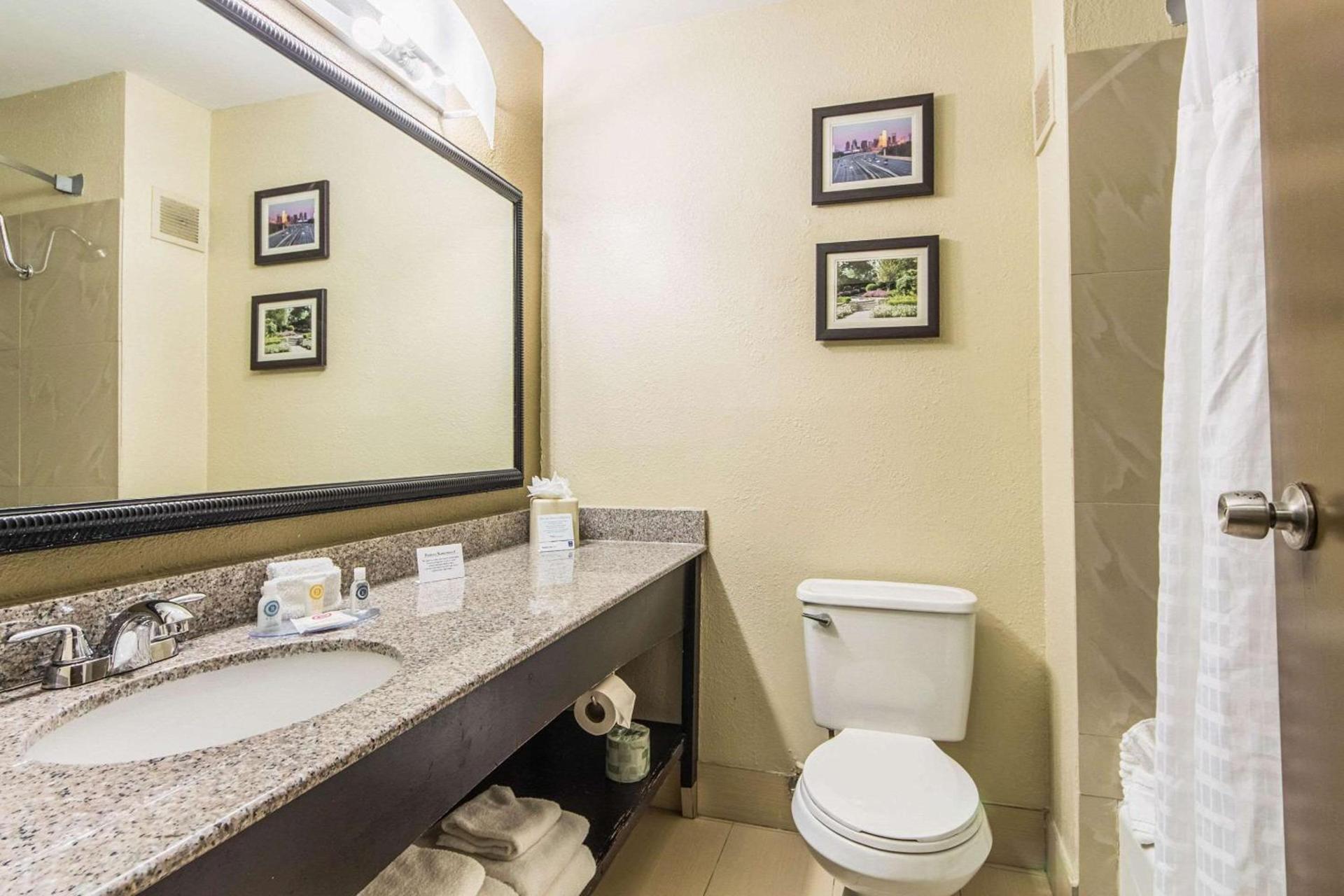 Comfort Inn Dallas Park Central photo 17