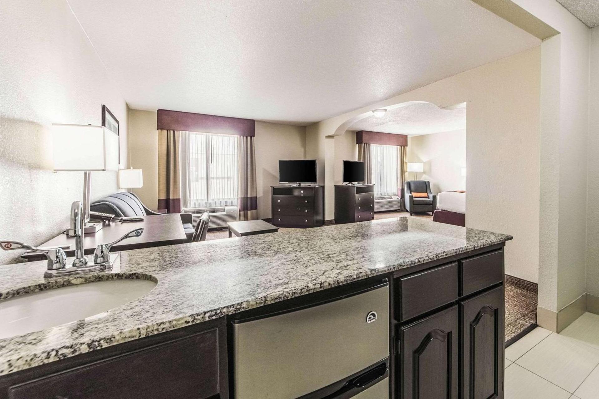 Comfort Inn Dallas Park Central photo 20