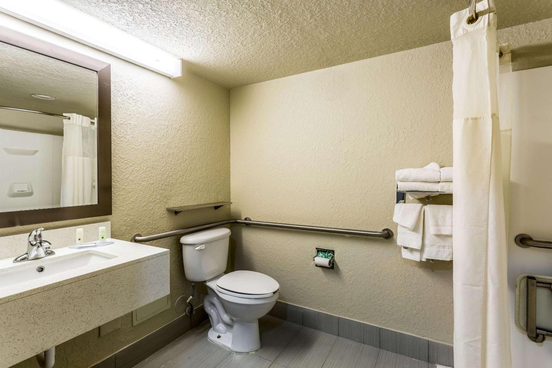 Quality Inn & Suites West El Paso I-10 photo 13