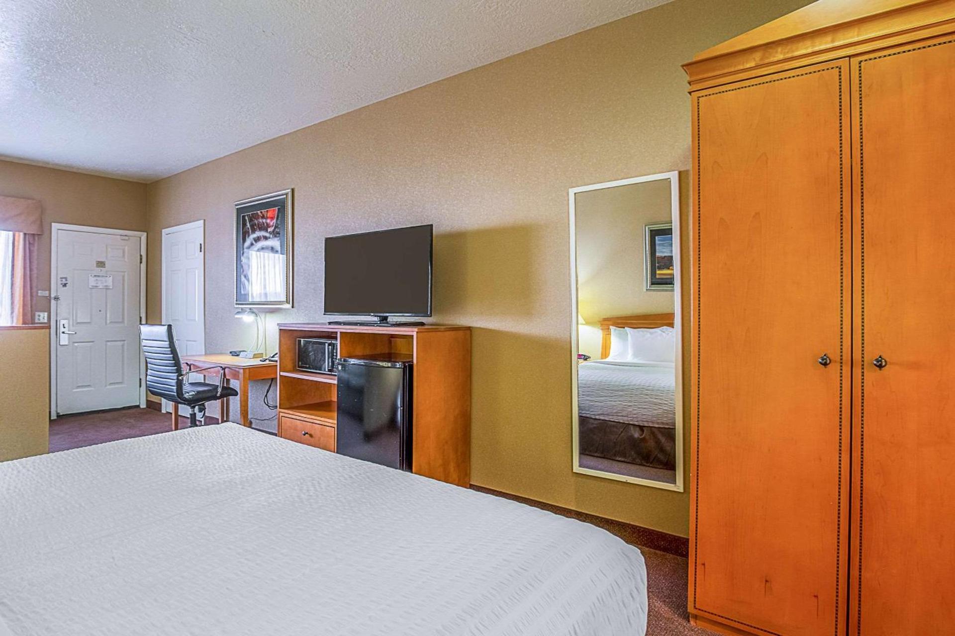 Clarion Suites St George - Convention Center Area photo 11