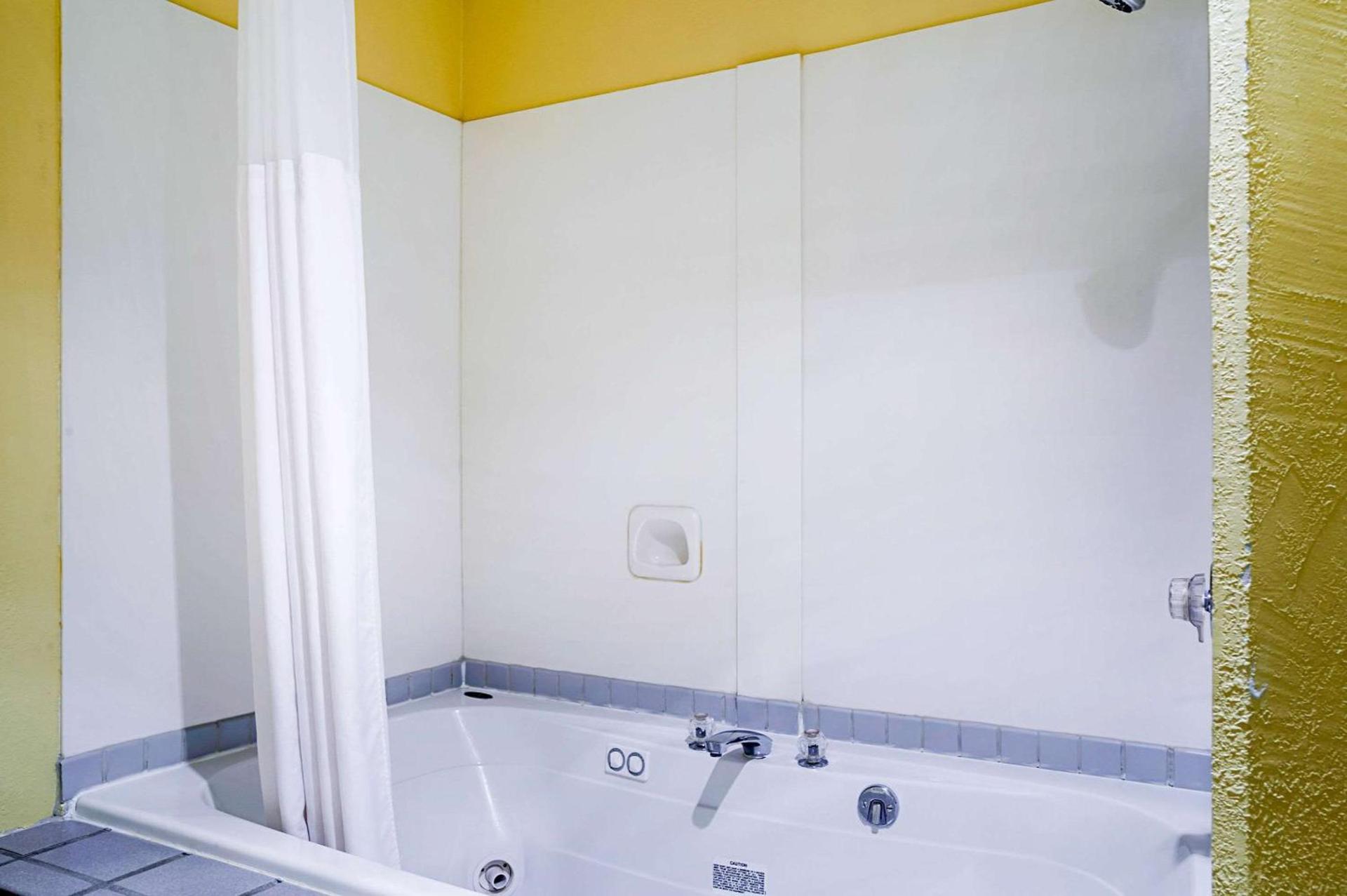 Rodeway Inn & Suites Blanding photo 11