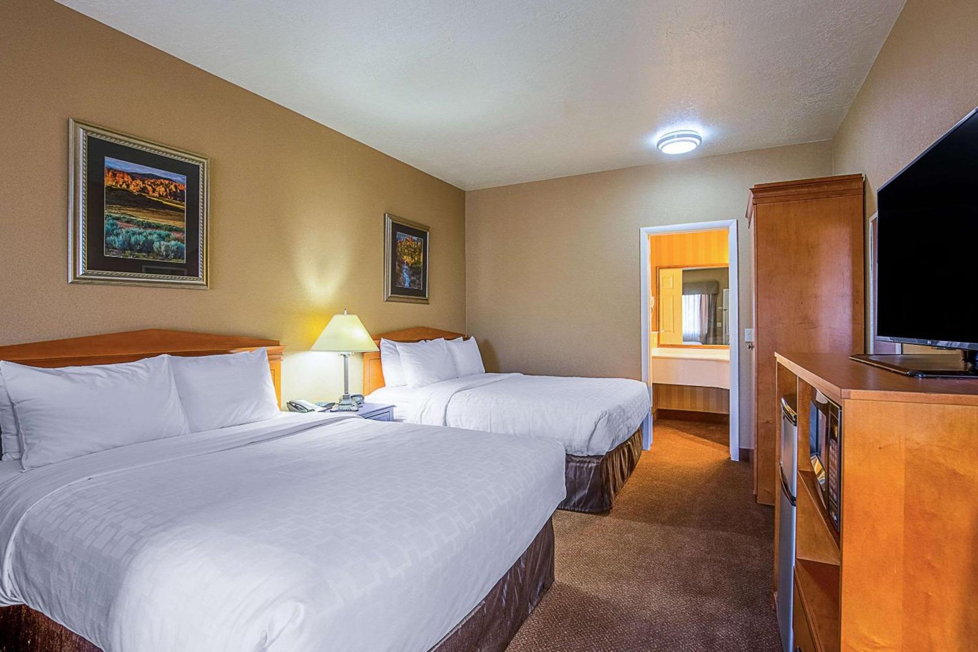 Clarion Suites St George - Convention Center Area photo 17
