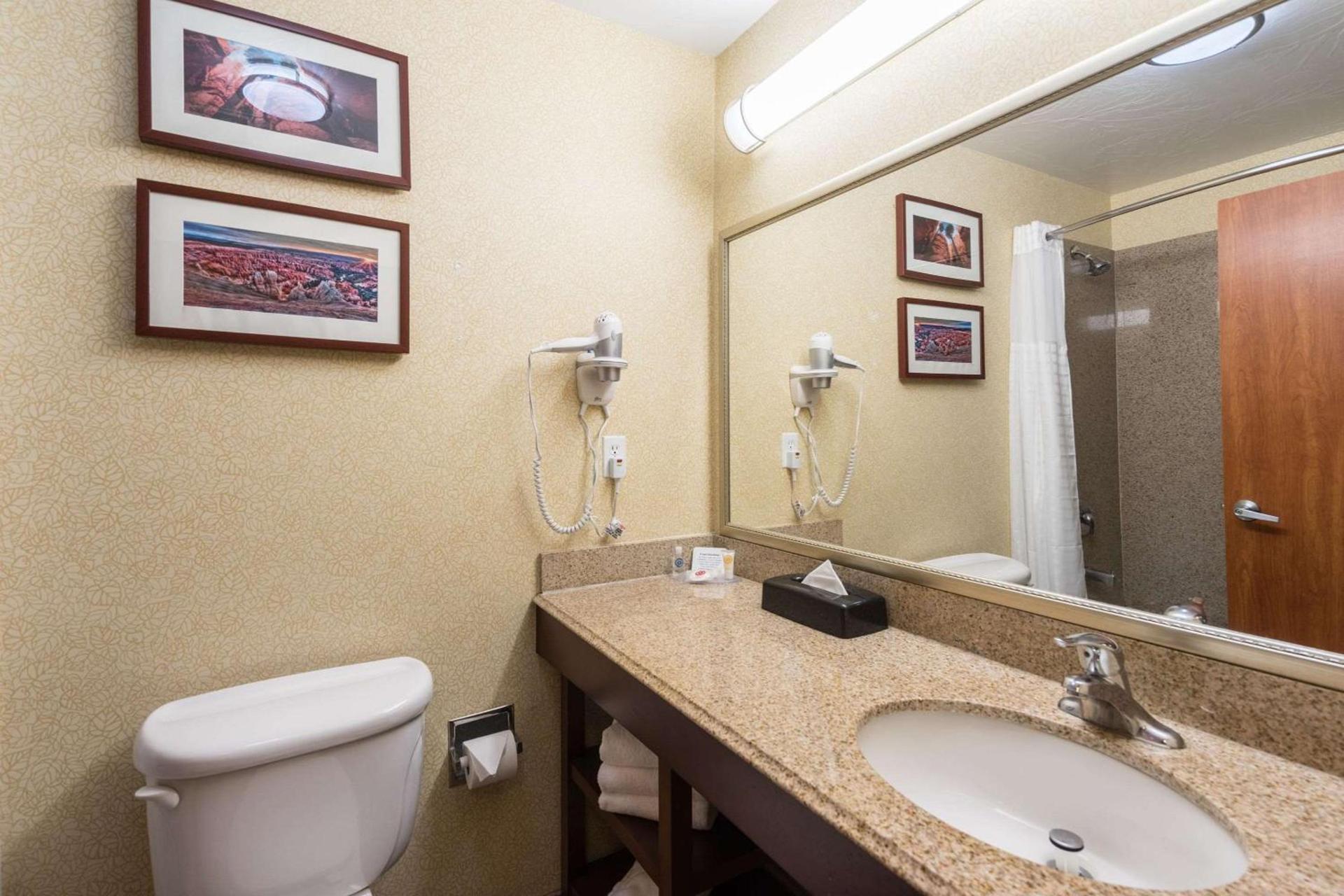 Comfort Inn & Suites Cedar City South photo 32