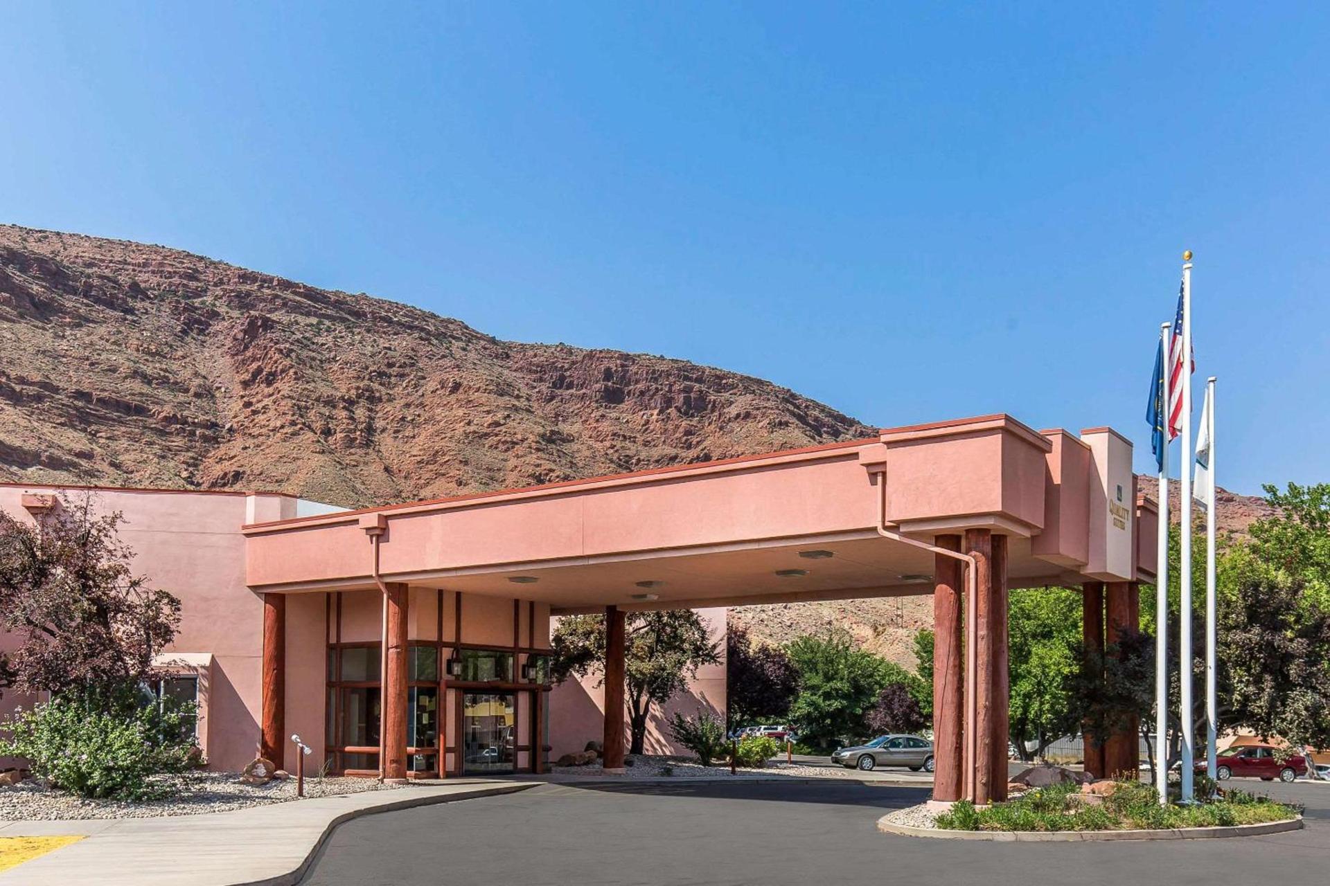 Quality Suites Moab near Arches National Park photo 1