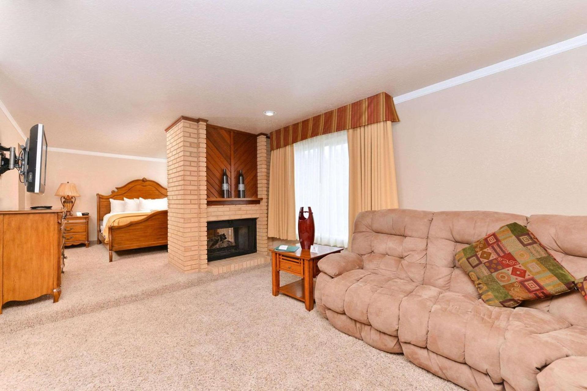 Quality Inn Vernal near Dinosaur National Monument photo 24