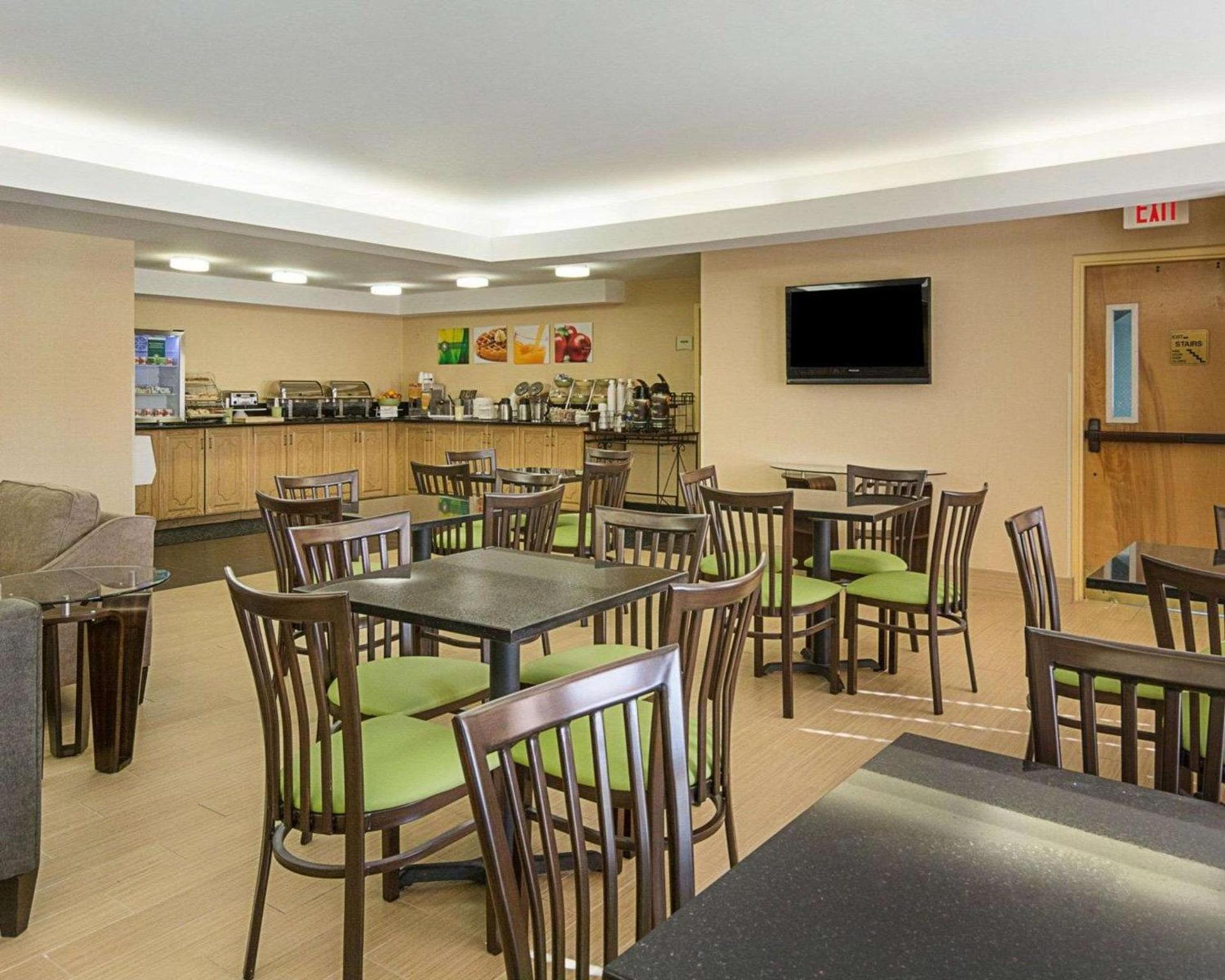 Quality Inn Richmond Airport photo 21