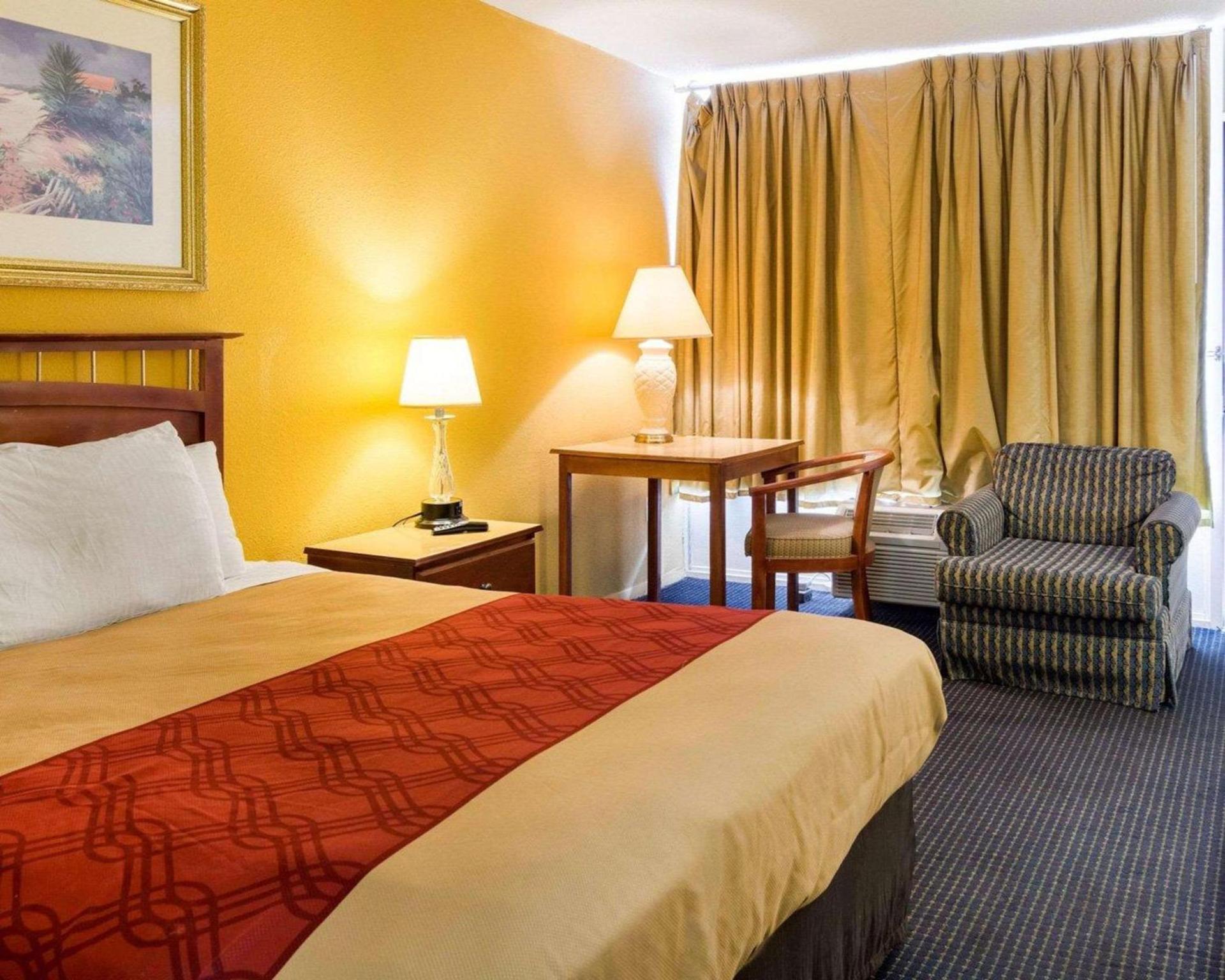 Econo Lodge Petersburg - Fort Lee photo 4
