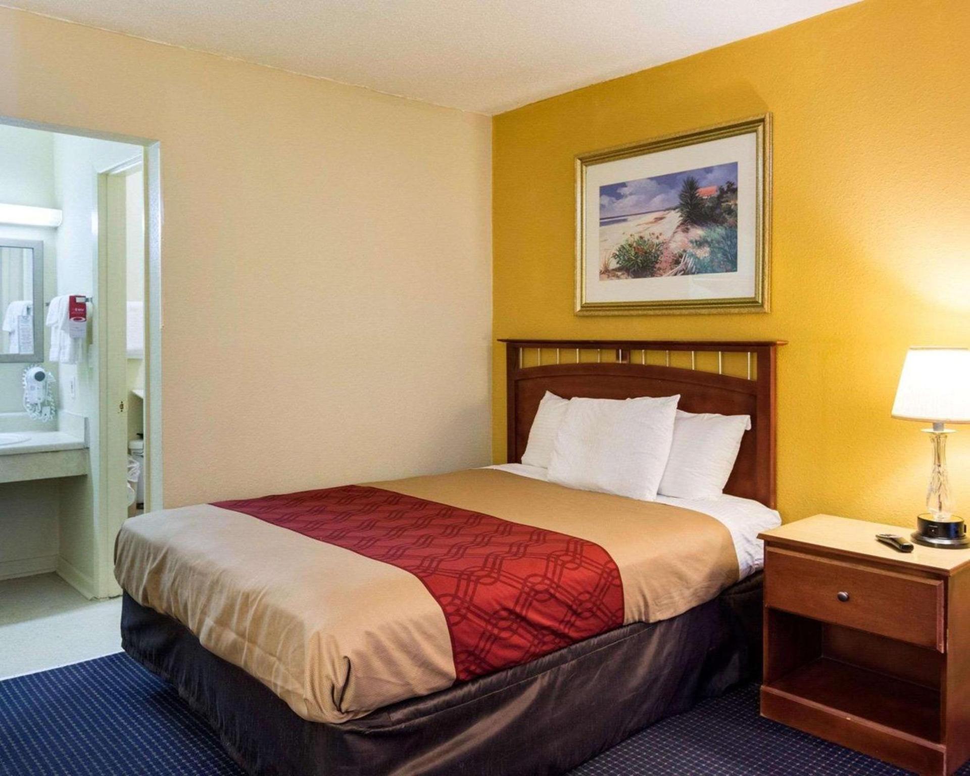 Econo Lodge Petersburg - Fort Lee photo 7
