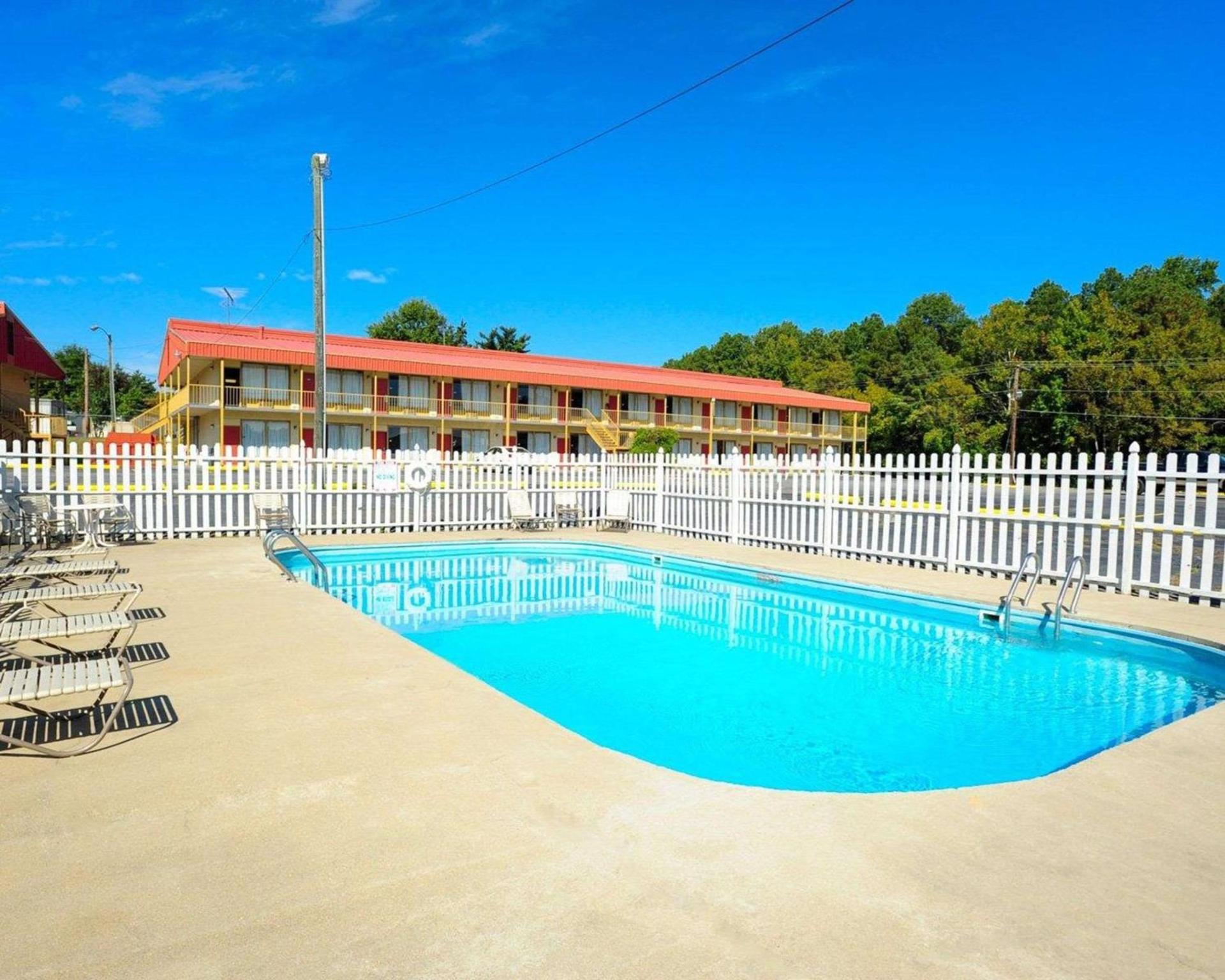 Econo Lodge Petersburg - Fort Lee photo 13