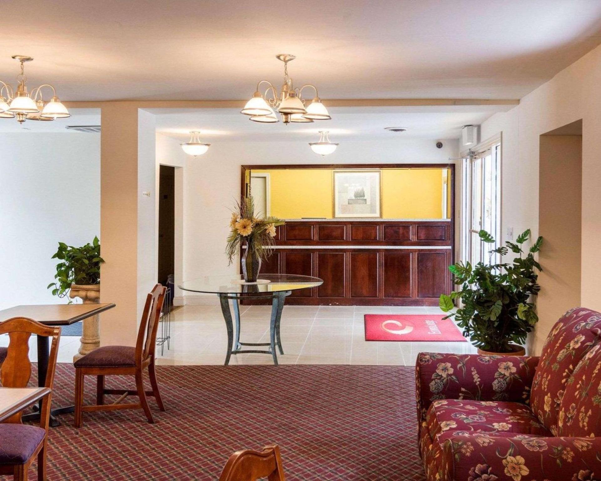 Econo Lodge Petersburg - Fort Lee photo 14
