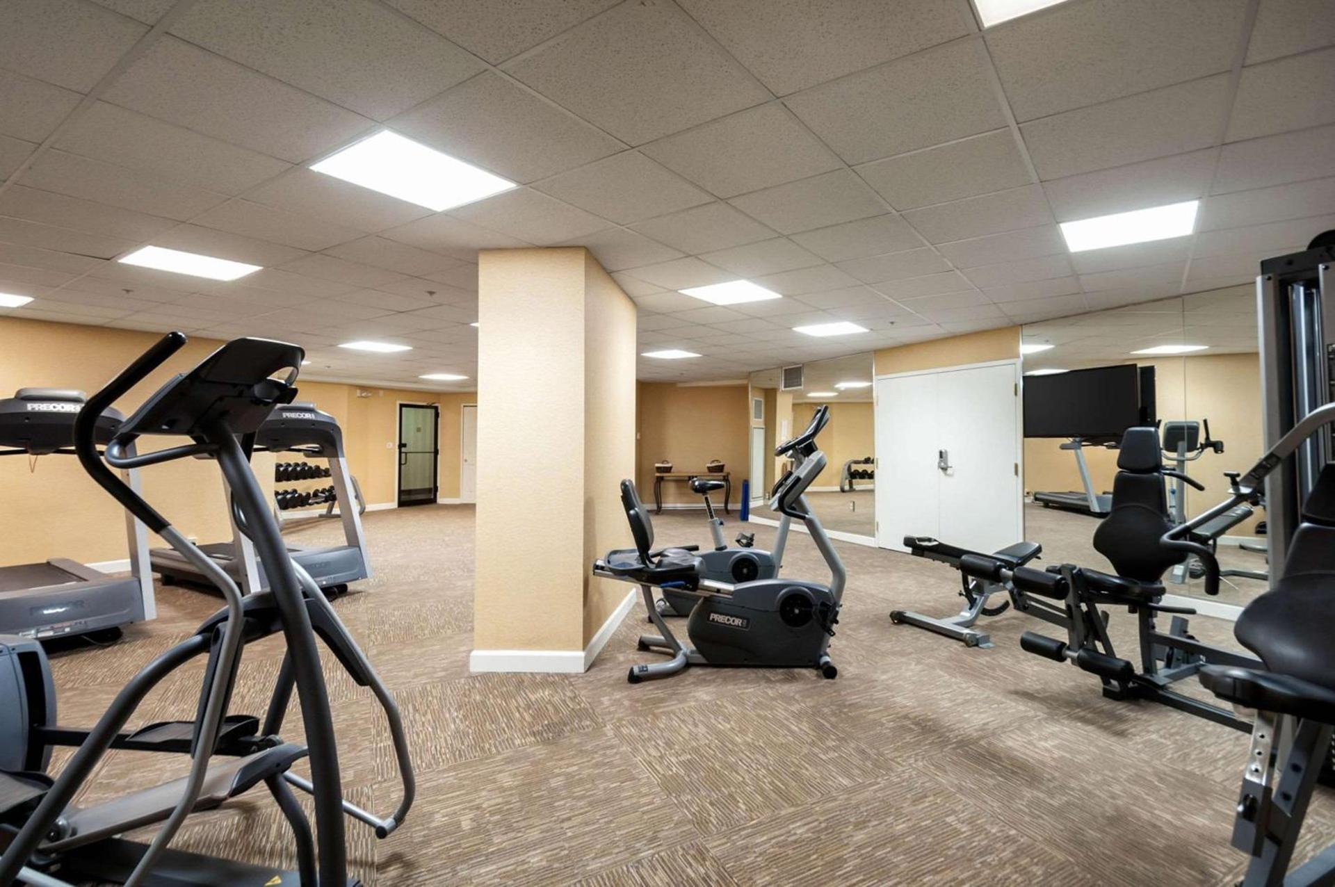 Clarion Collection Hotel Arlington Court Suites photo 61
