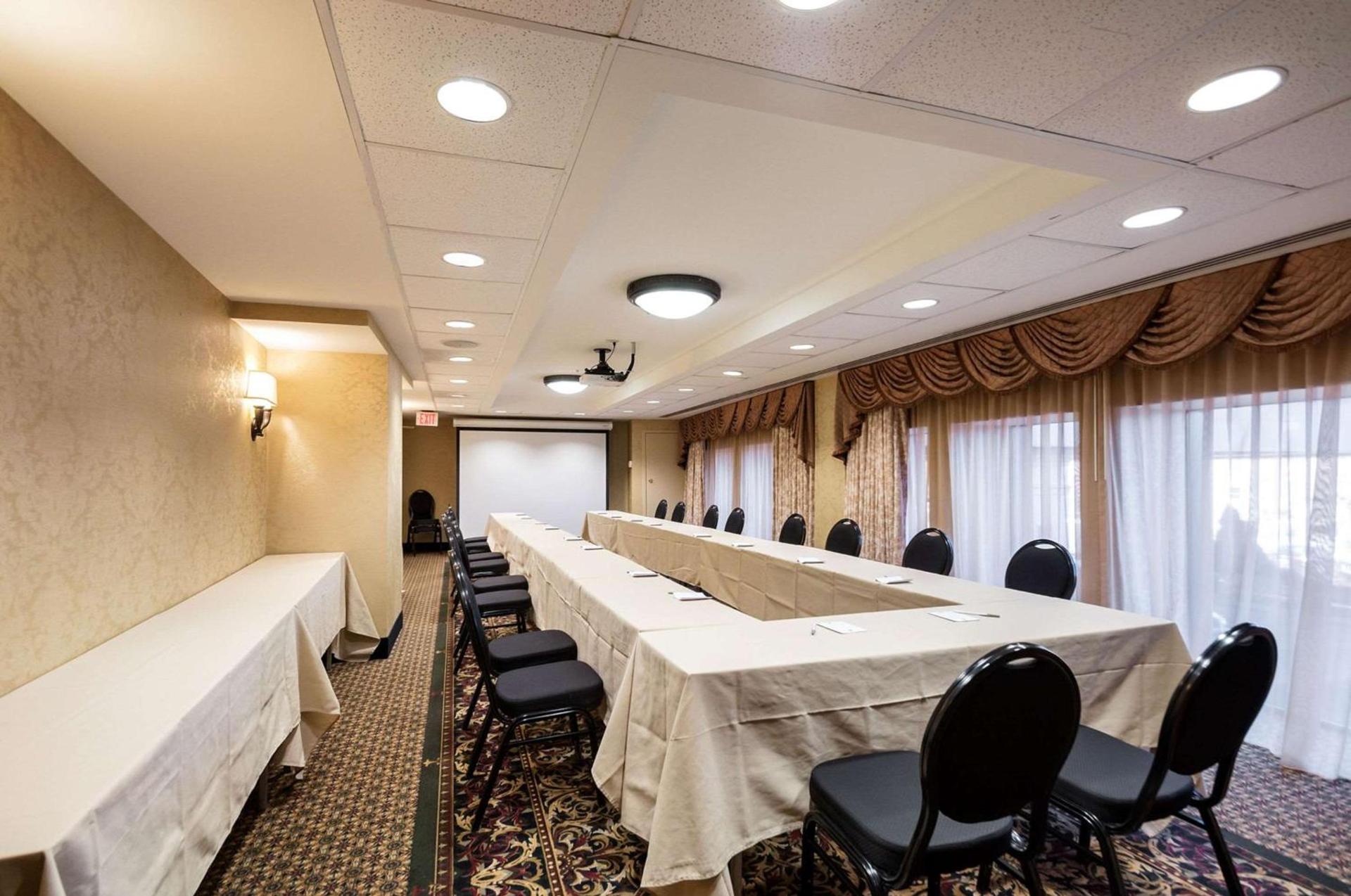 Clarion Collection Hotel Arlington Court Suites photo 66