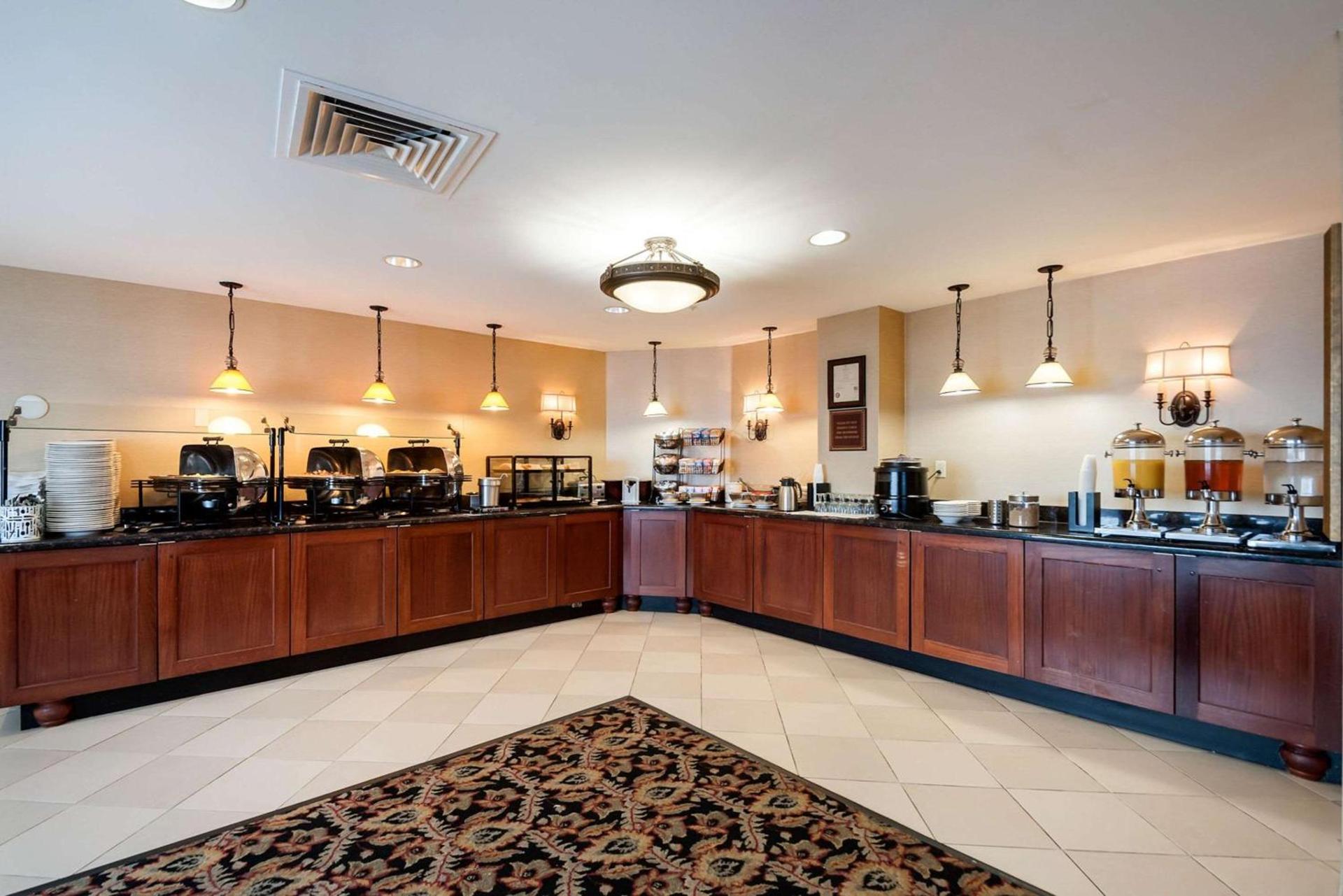 Clarion Collection Hotel Arlington Court Suites photo 69