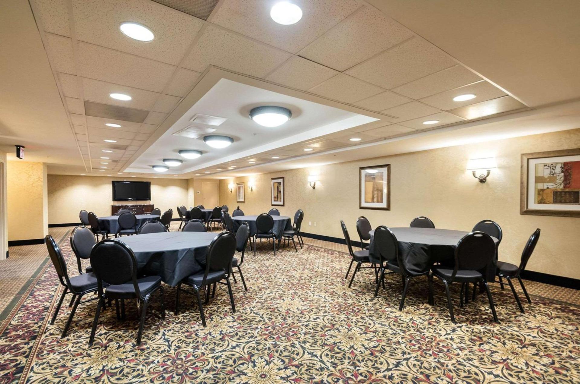 Clarion Collection Hotel Arlington Court Suites photo 68