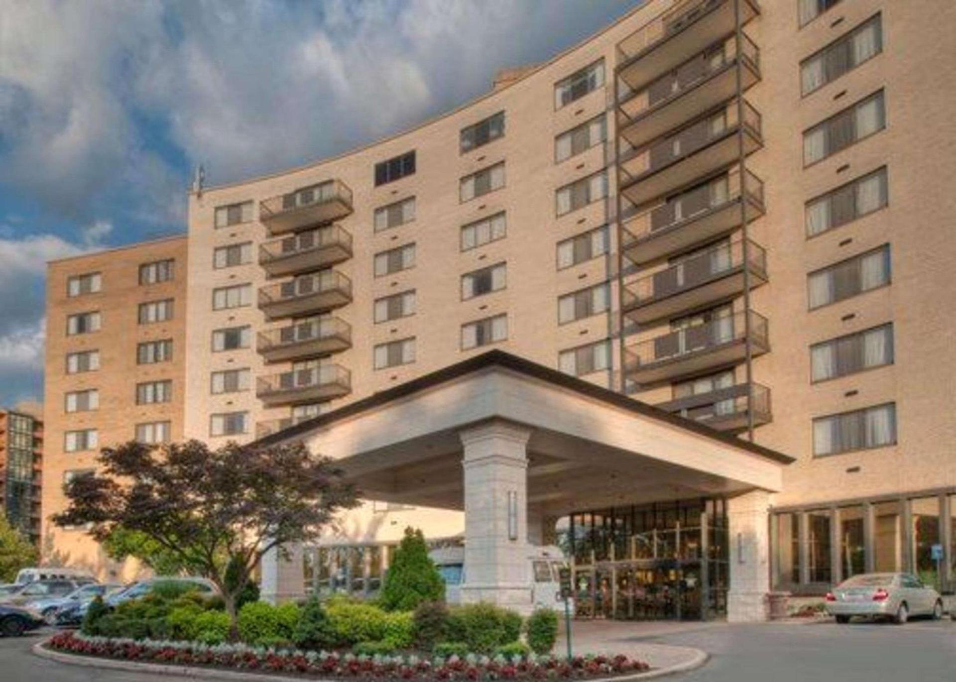 Clarion Collection Hotel Arlington Court Suites — hotel in Arlington
