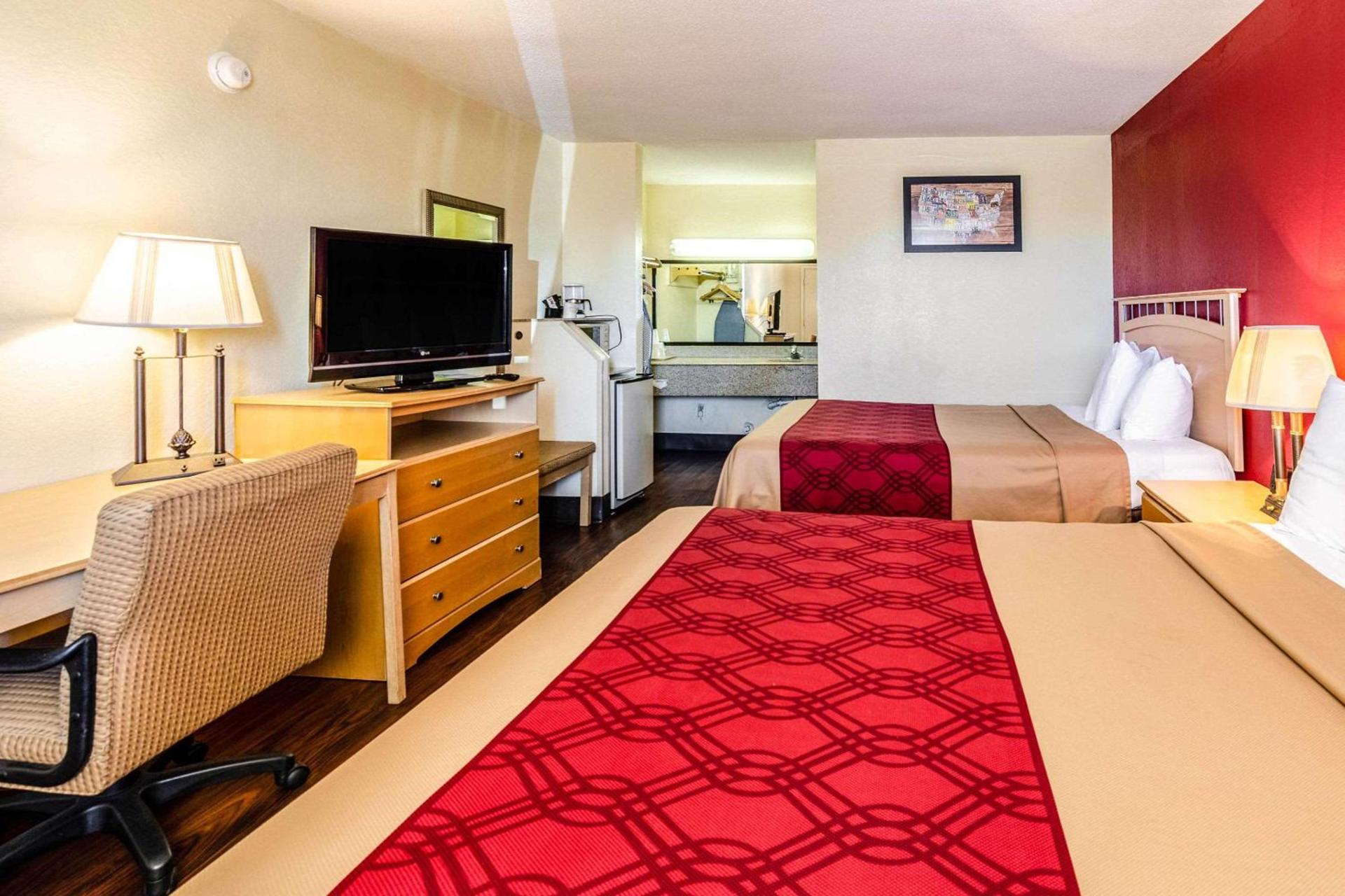 Econo Lodge Christiansburg-Blacksburg I-81 photo 8