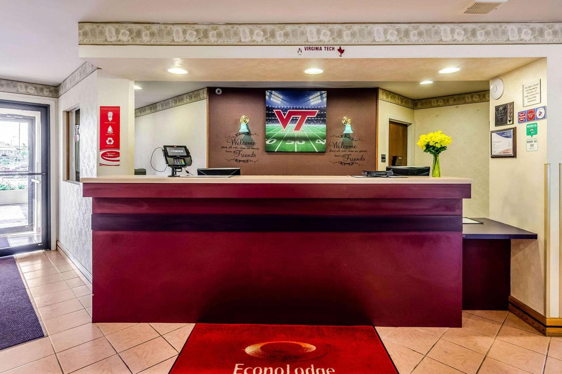 Econo Lodge Christiansburg-Blacksburg I-81 photo 3