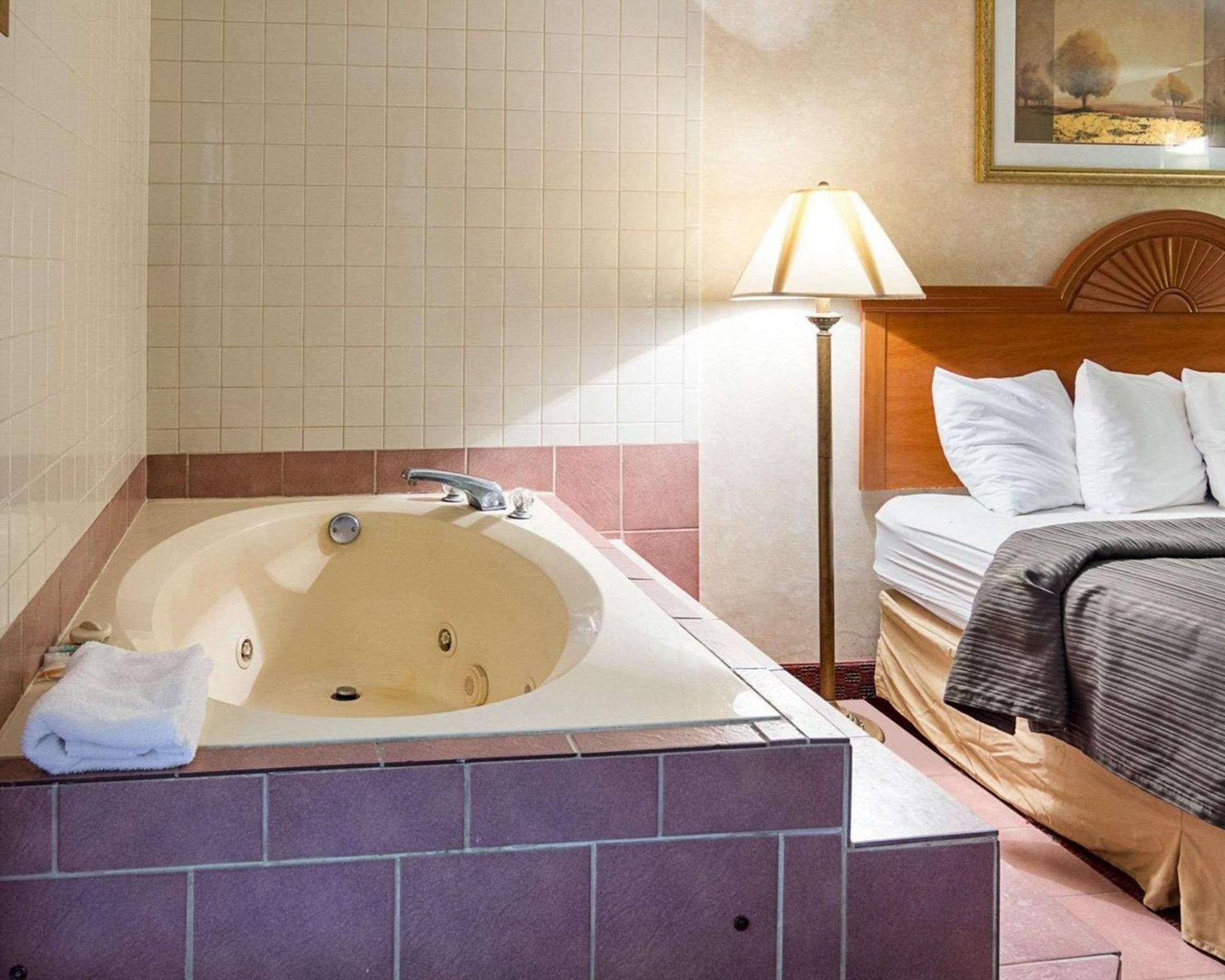 Quality Inn Petersburg Fort Lee Area photo 9