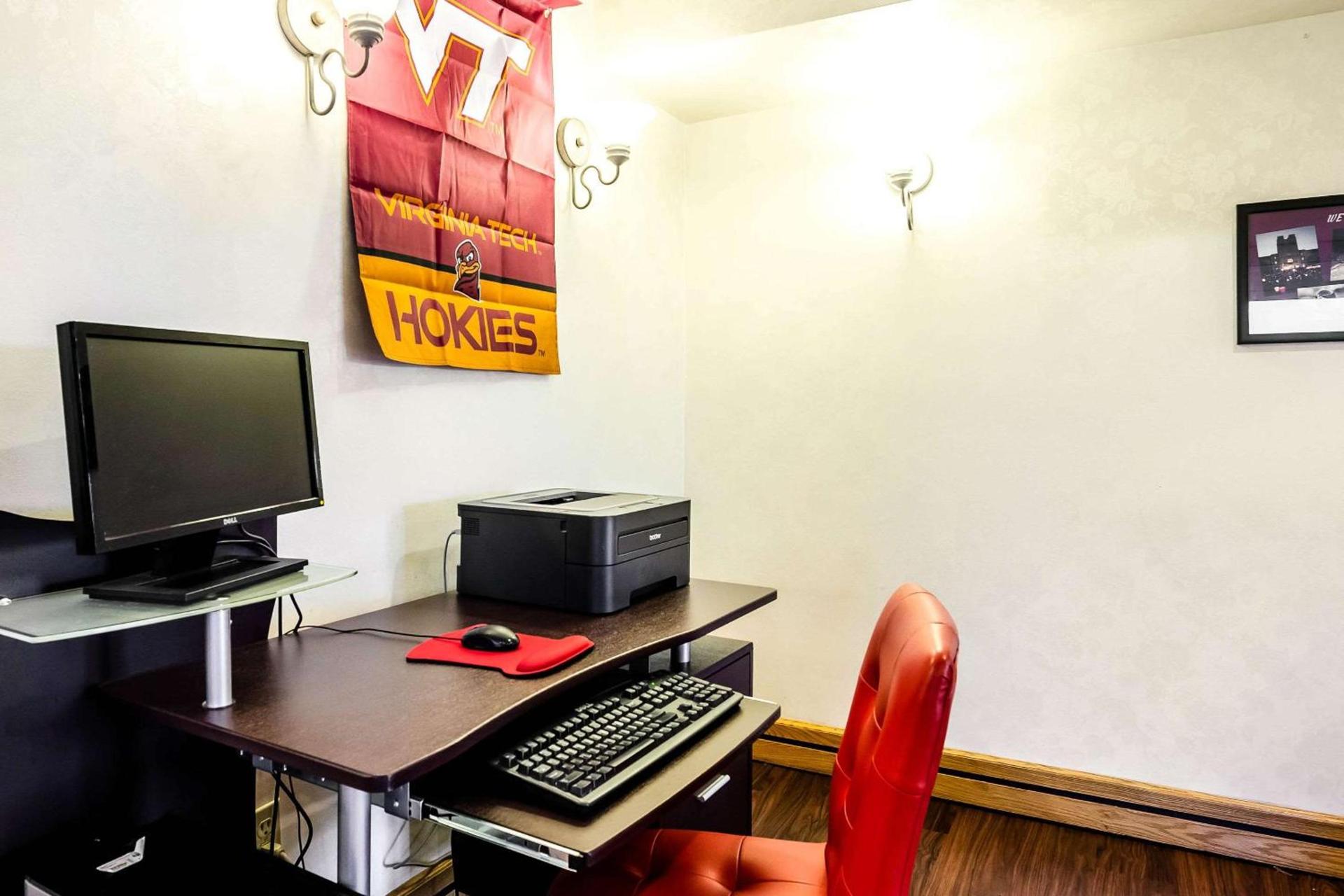 Econo Lodge Christiansburg-Blacksburg I-81 photo 15