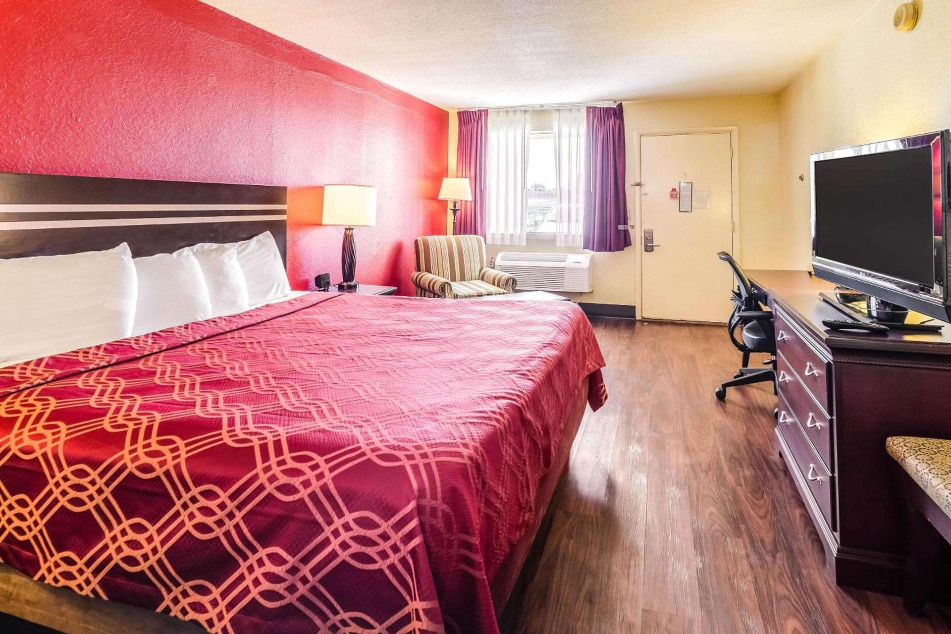 Econo Lodge Christiansburg-Blacksburg I-81 photo 13