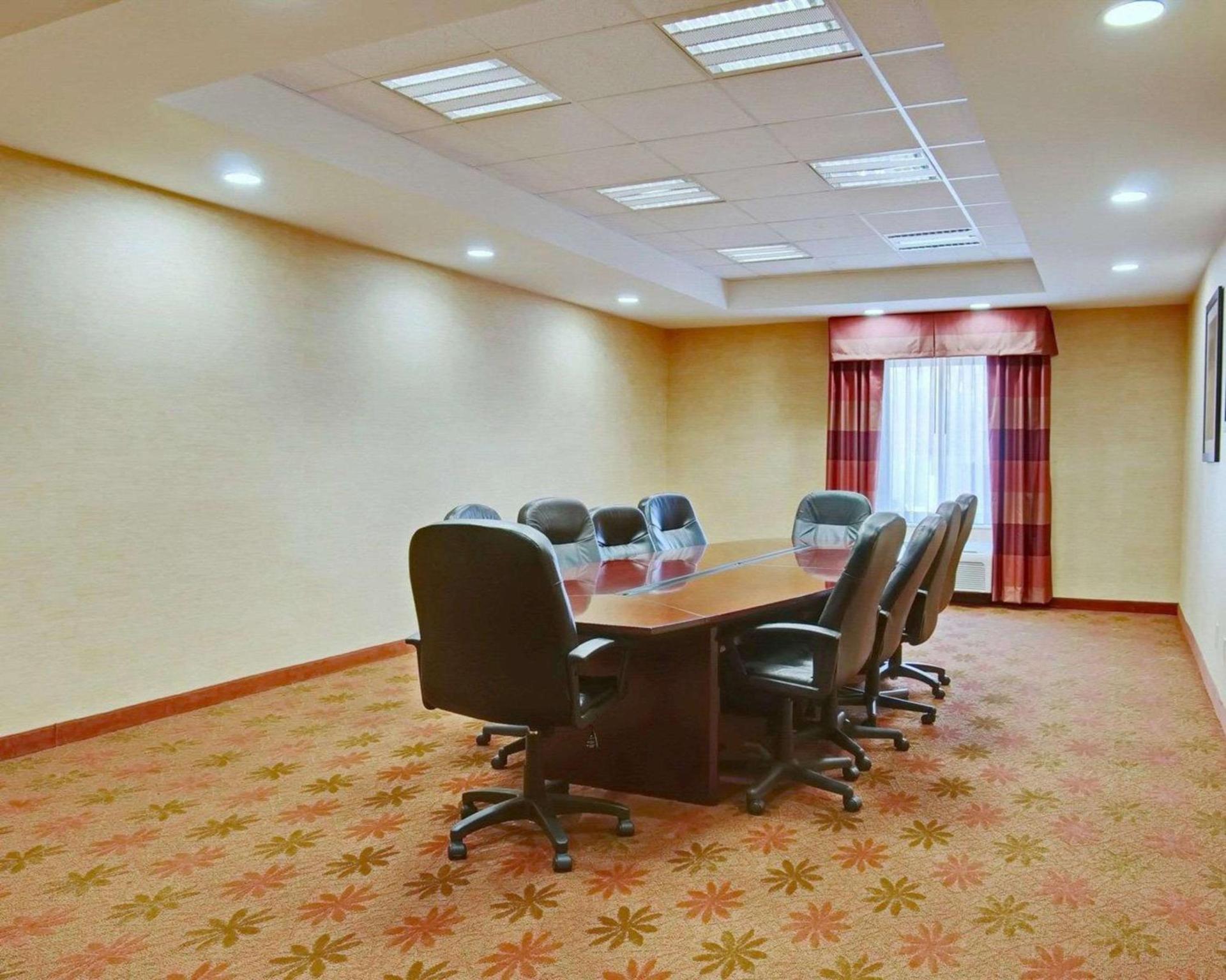 Comfort Suites Salem-Roanoke I-81 photo 13
