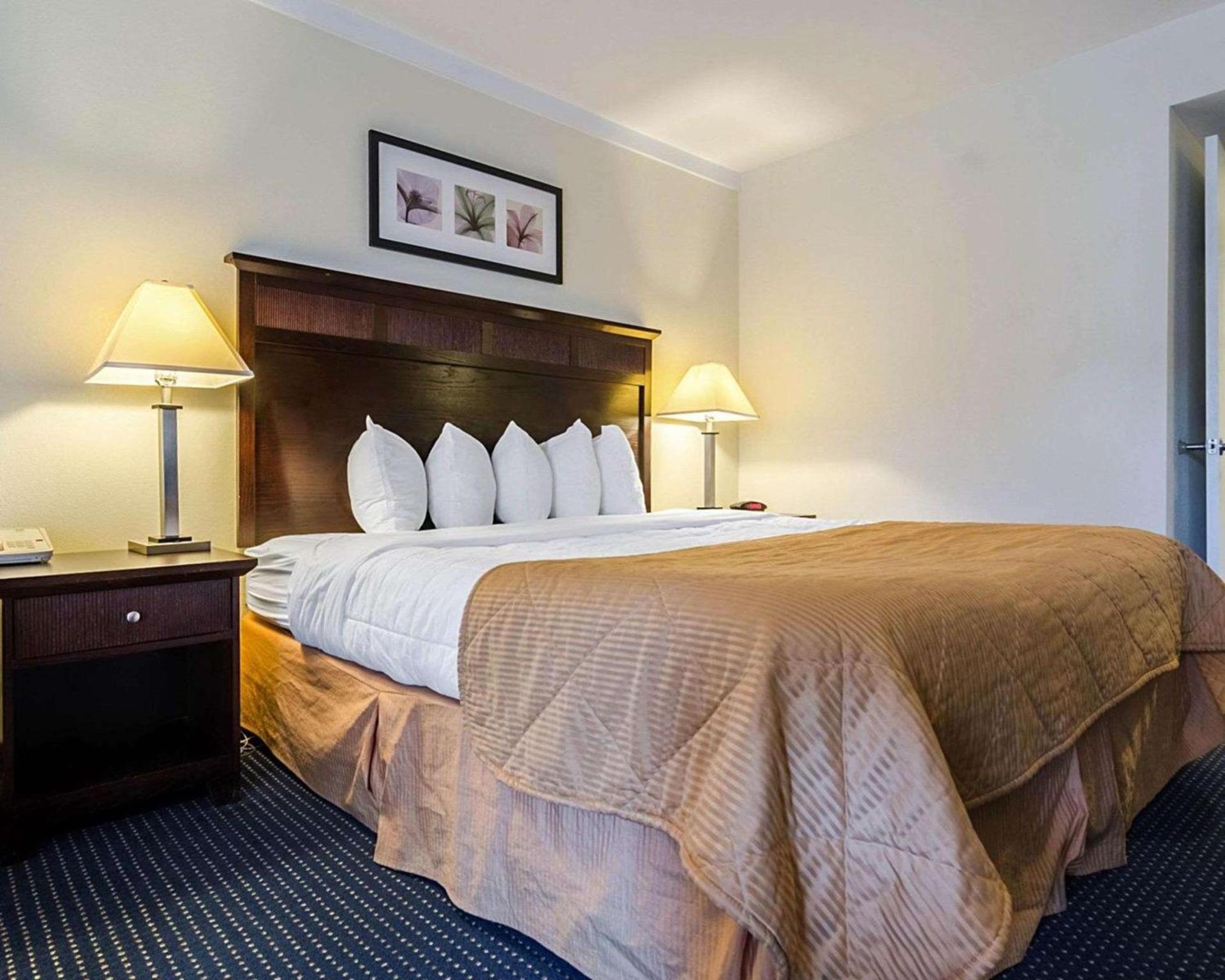 Rodeway Inn & Suites Williamsburg Central photo 13
