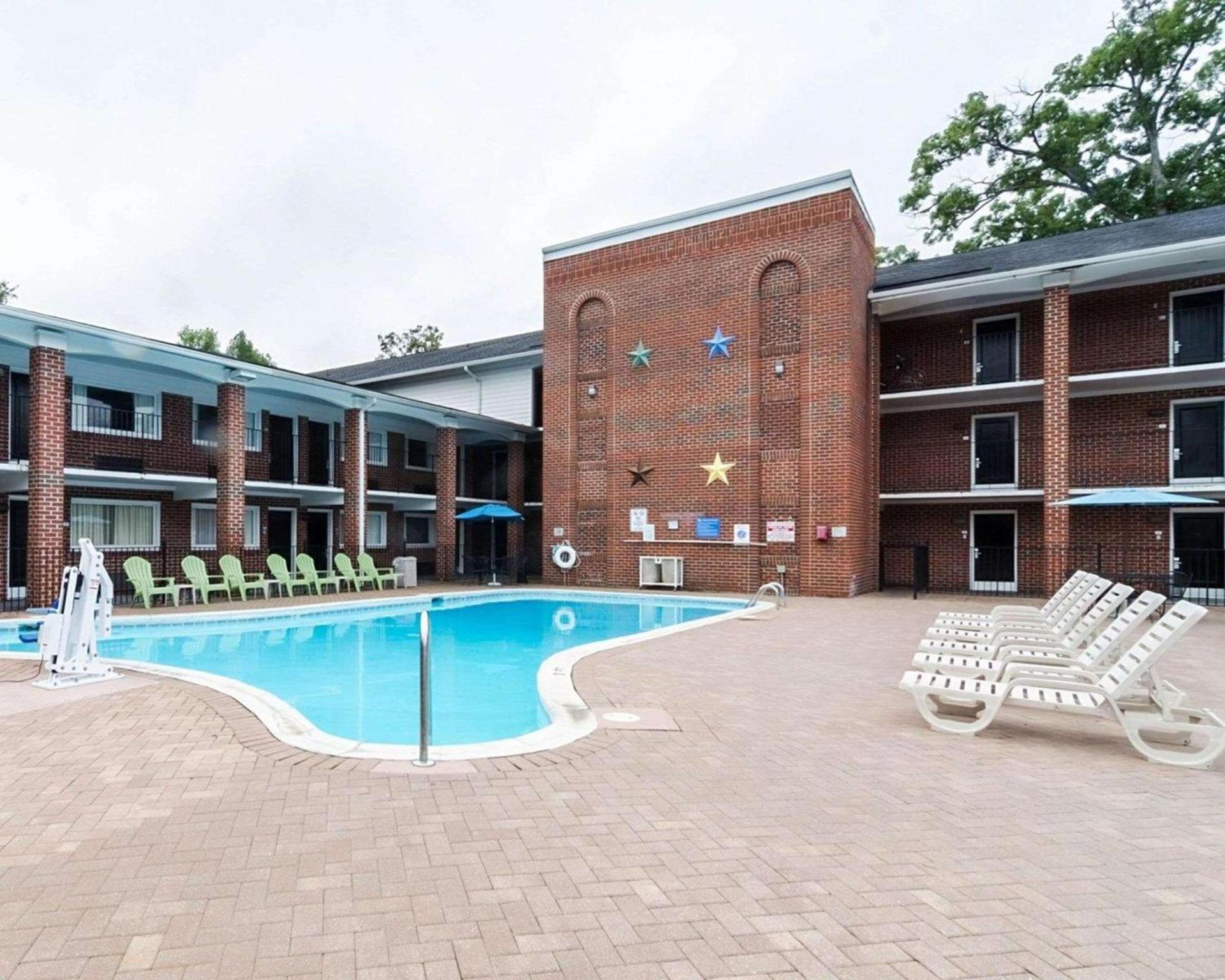 Rodeway Inn & Suites Williamsburg Central photo 14