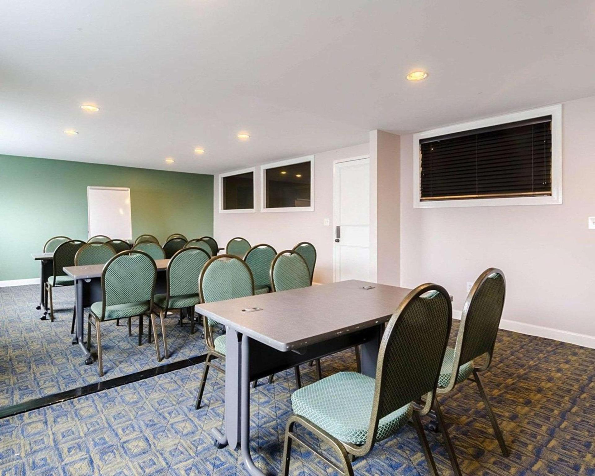 Rodeway Inn & Suites Williamsburg Central photo 20