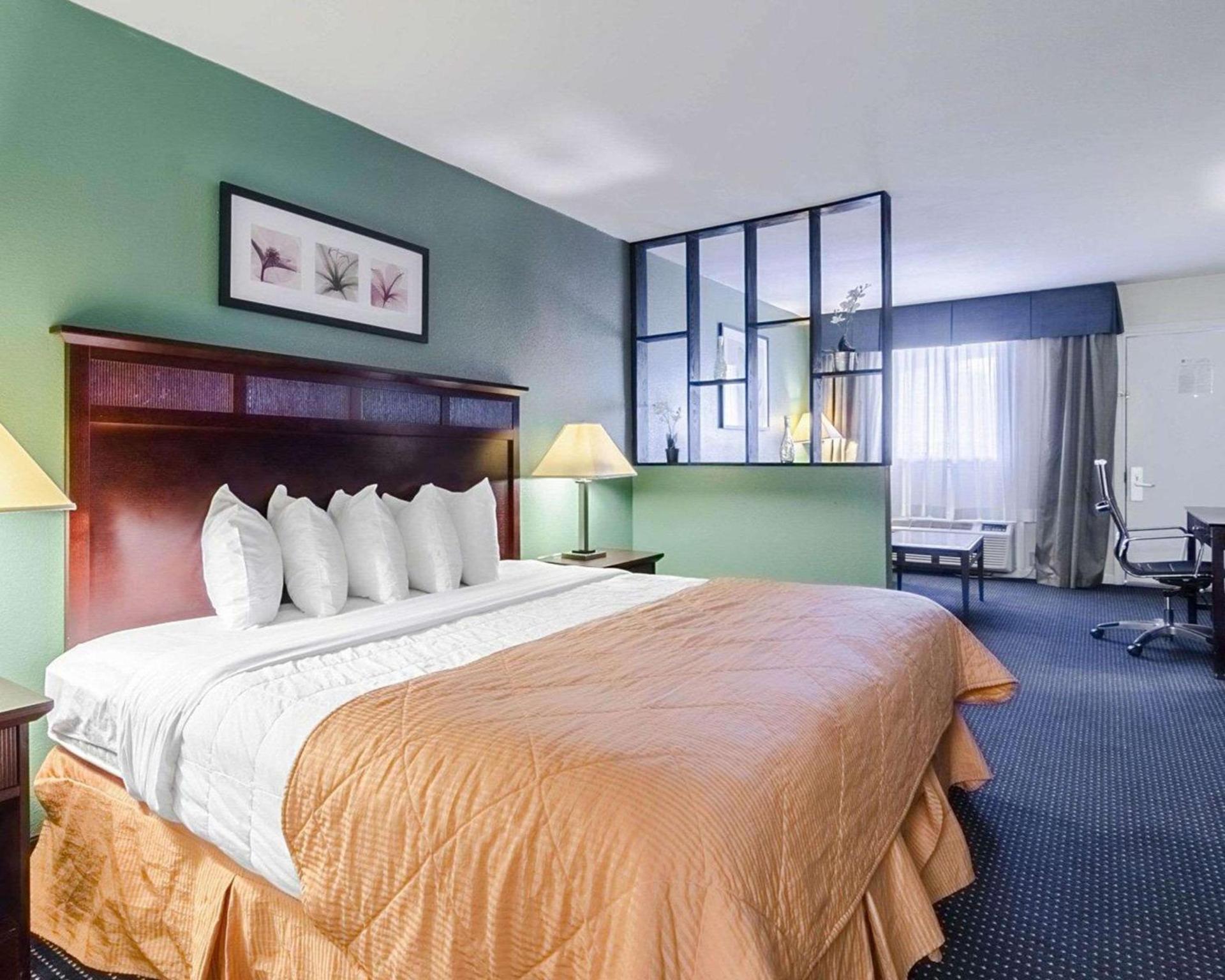 Rodeway Inn & Suites Williamsburg Central photo 25