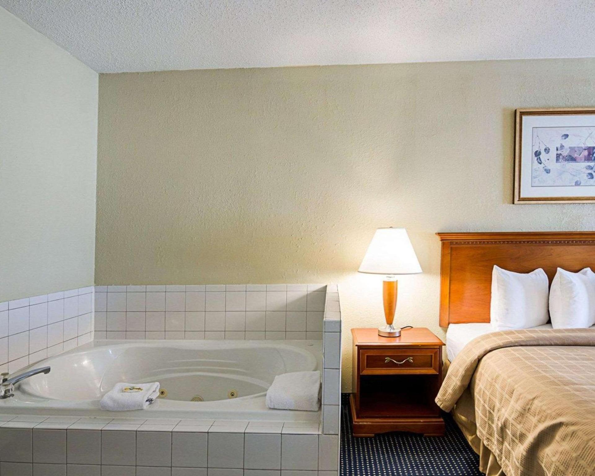 Quality Inn Troutville - Roanoke North photo 5