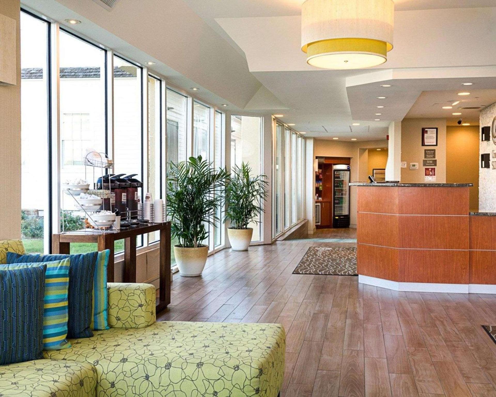 Comfort Suites Beachfront photo 3