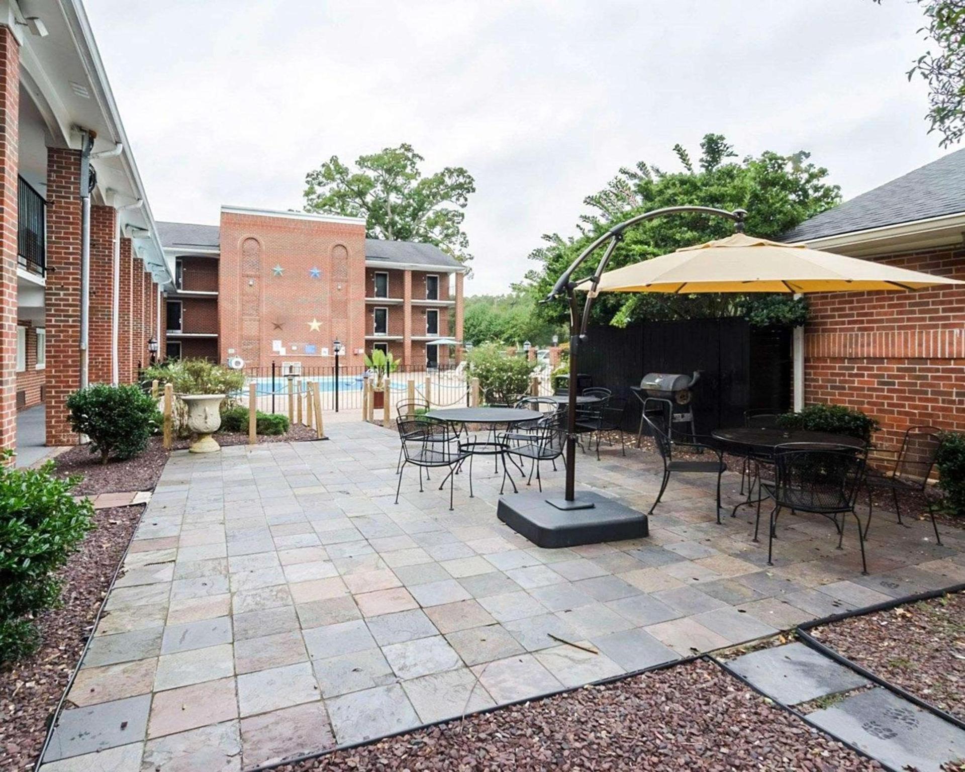 Rodeway Inn & Suites Williamsburg Central photo 15