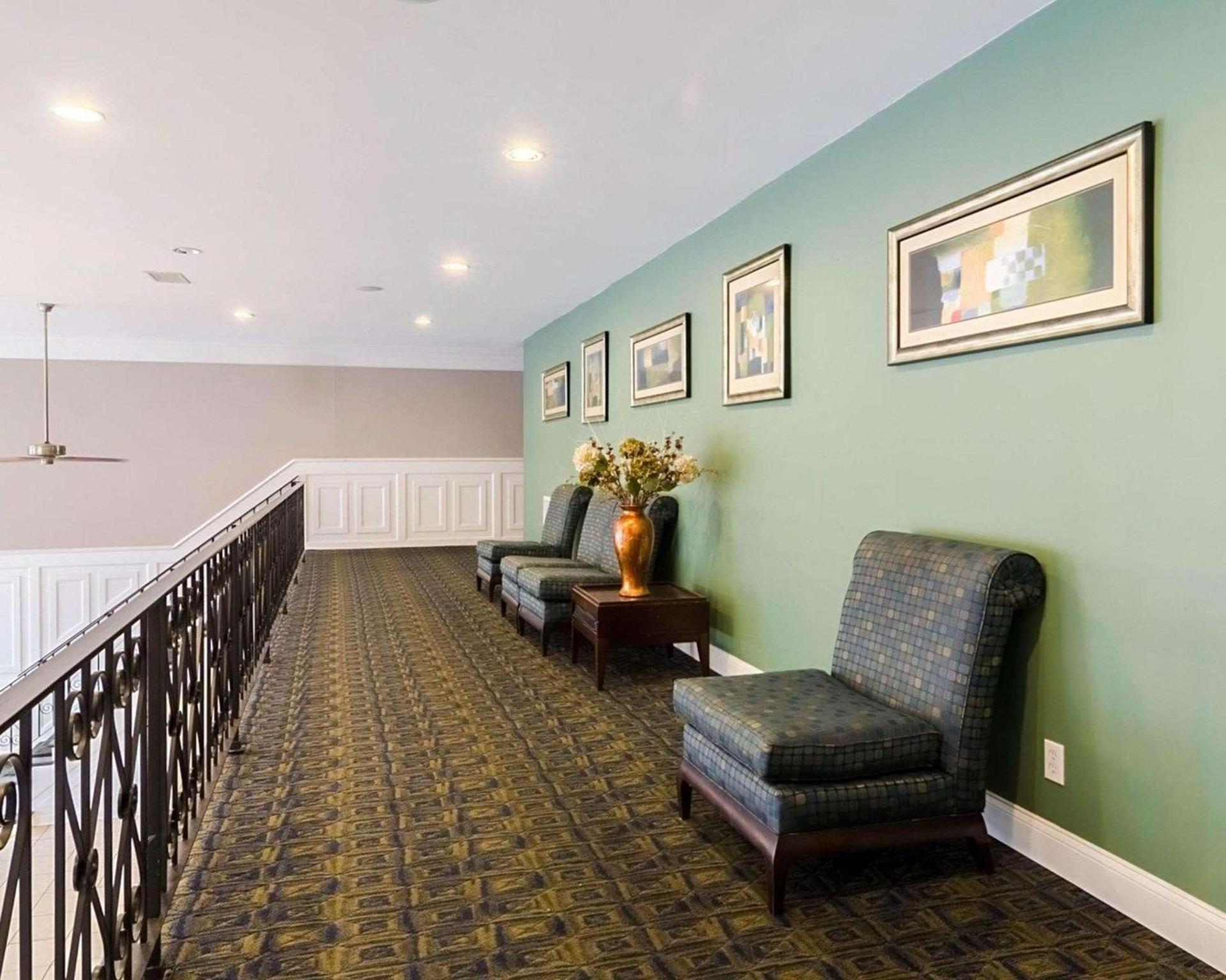 Rodeway Inn & Suites Williamsburg Central photo 3