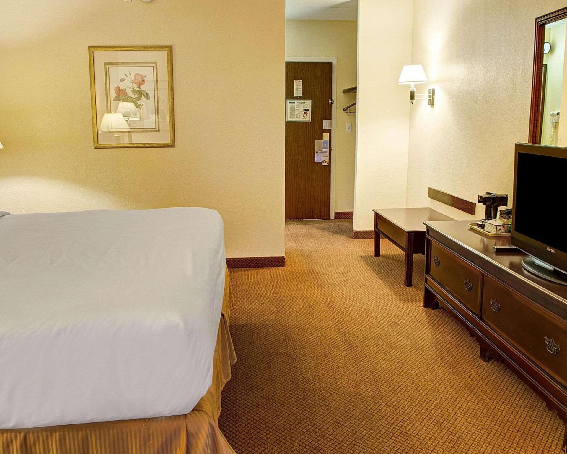 Quality Inn Richmond North photo 10