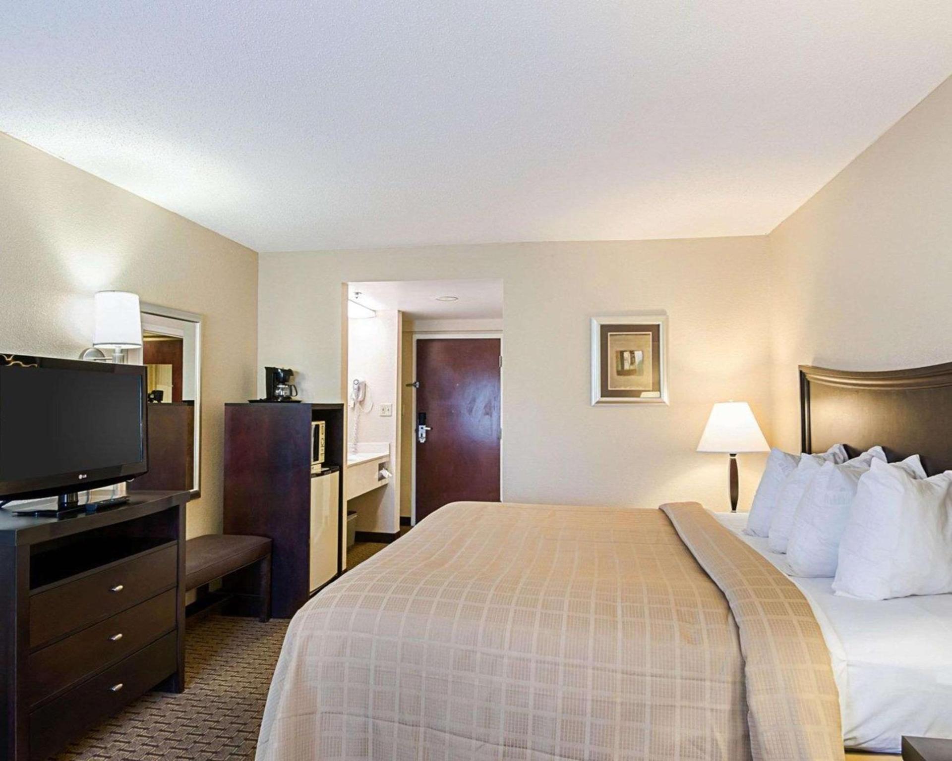 Quality Inn Troutville - Roanoke North photo 12