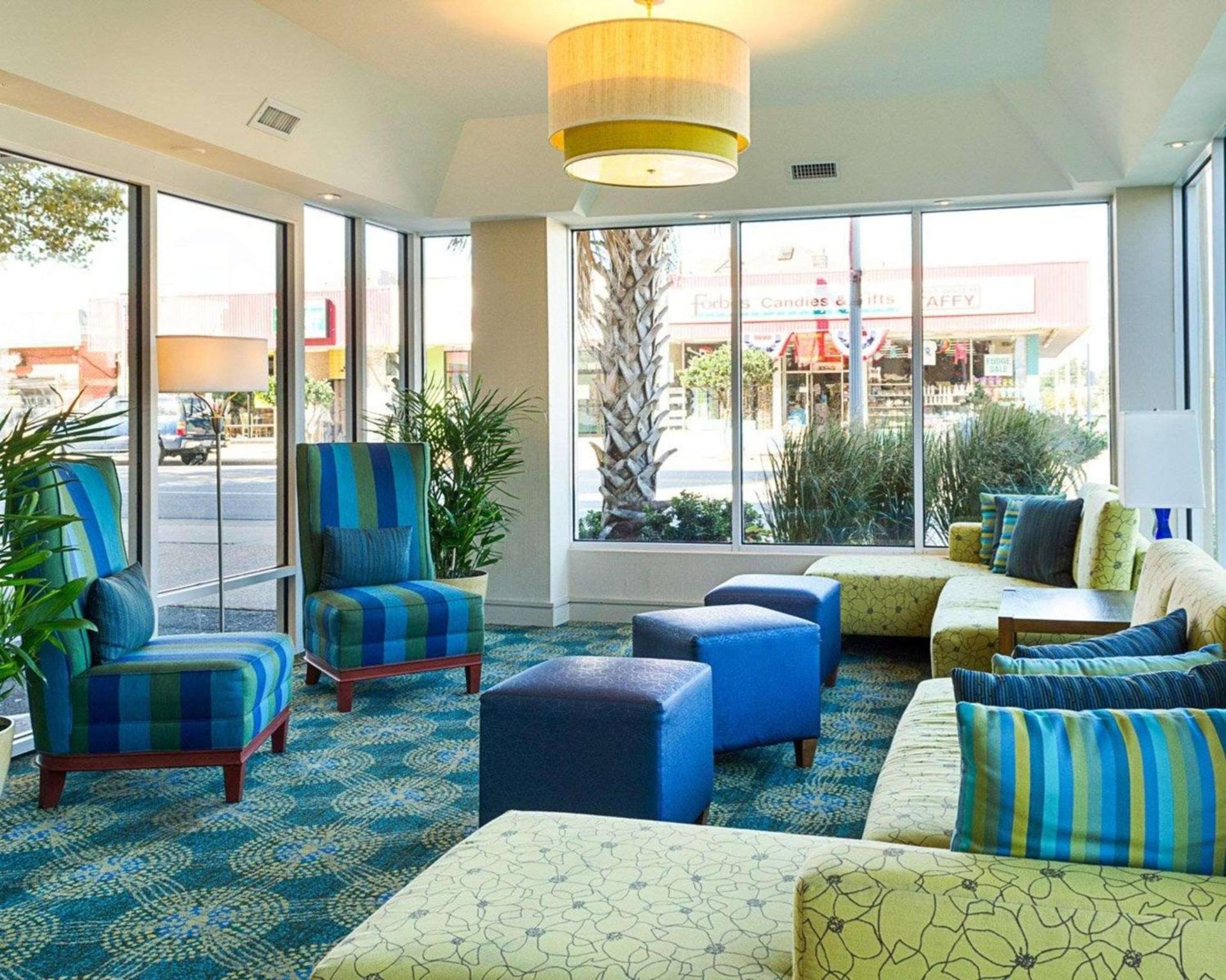 Comfort Suites Beachfront photo 2
