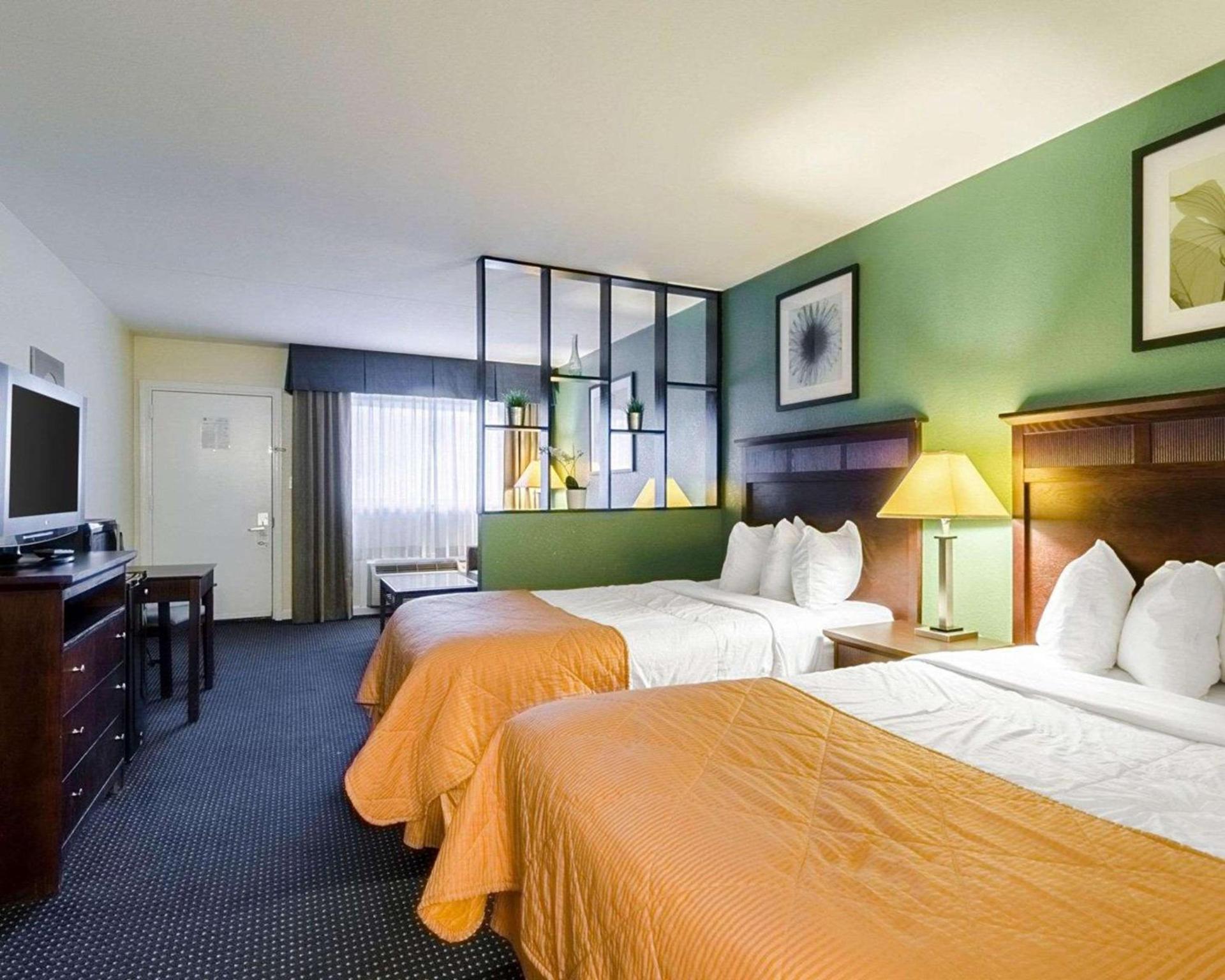 Rodeway Inn & Suites Williamsburg Central photo 5