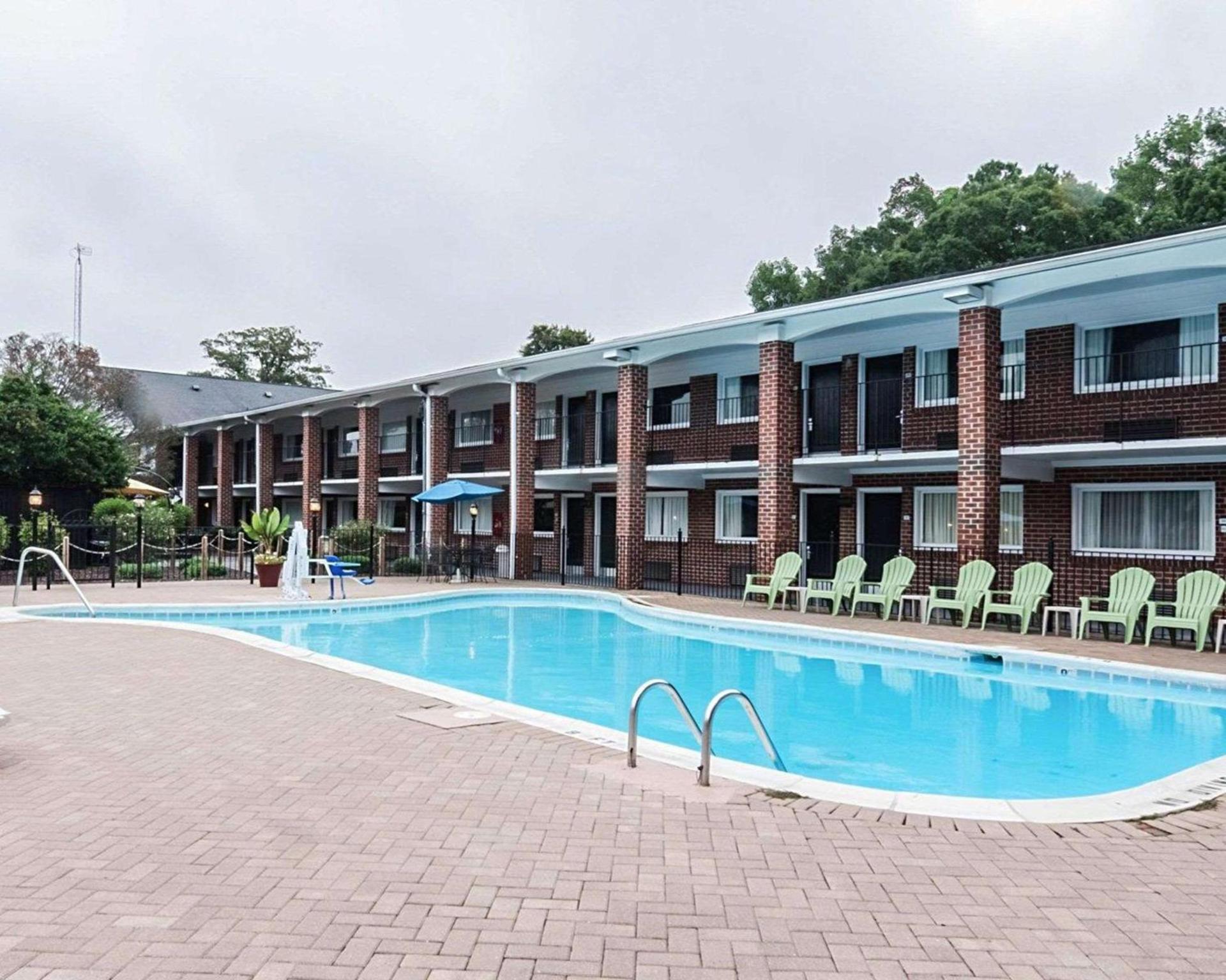 Rodeway Inn & Suites Williamsburg Central photo 17