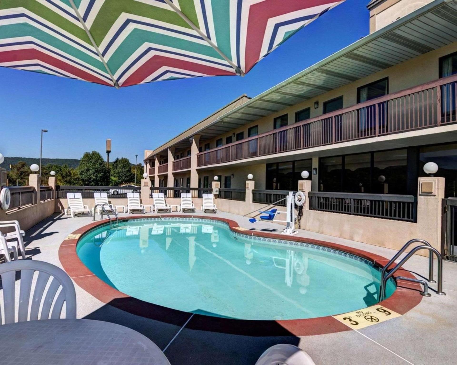 Quality Inn Troutville - Roanoke North photo 14
